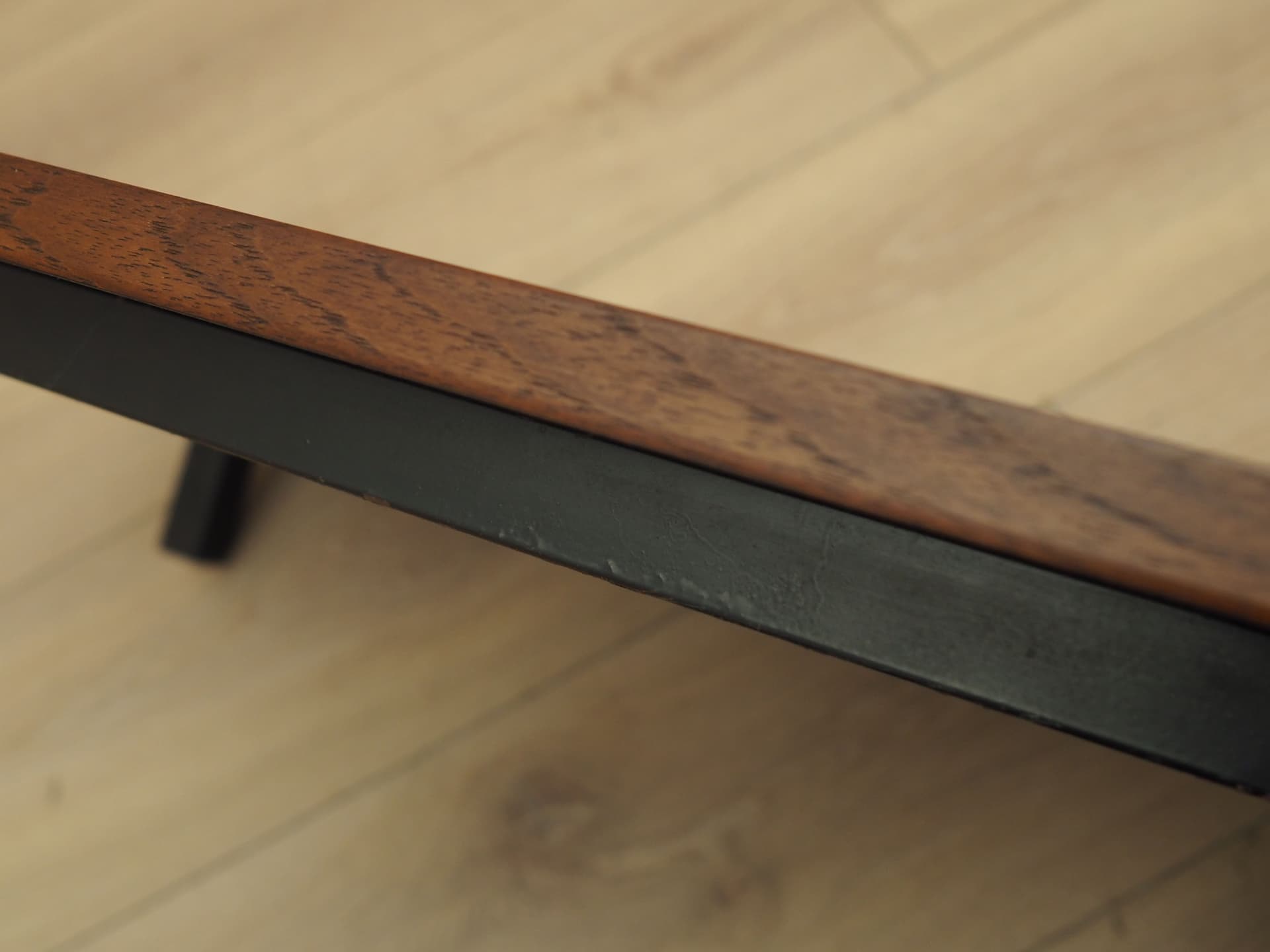 Stolik kawowy, teak brązowy, metal czarny, Szwecja, lata 80. - 393660
