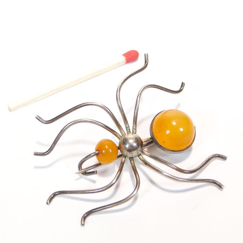 Modernist brooch, yellow amber, silver, Poland, 1960s - 393910