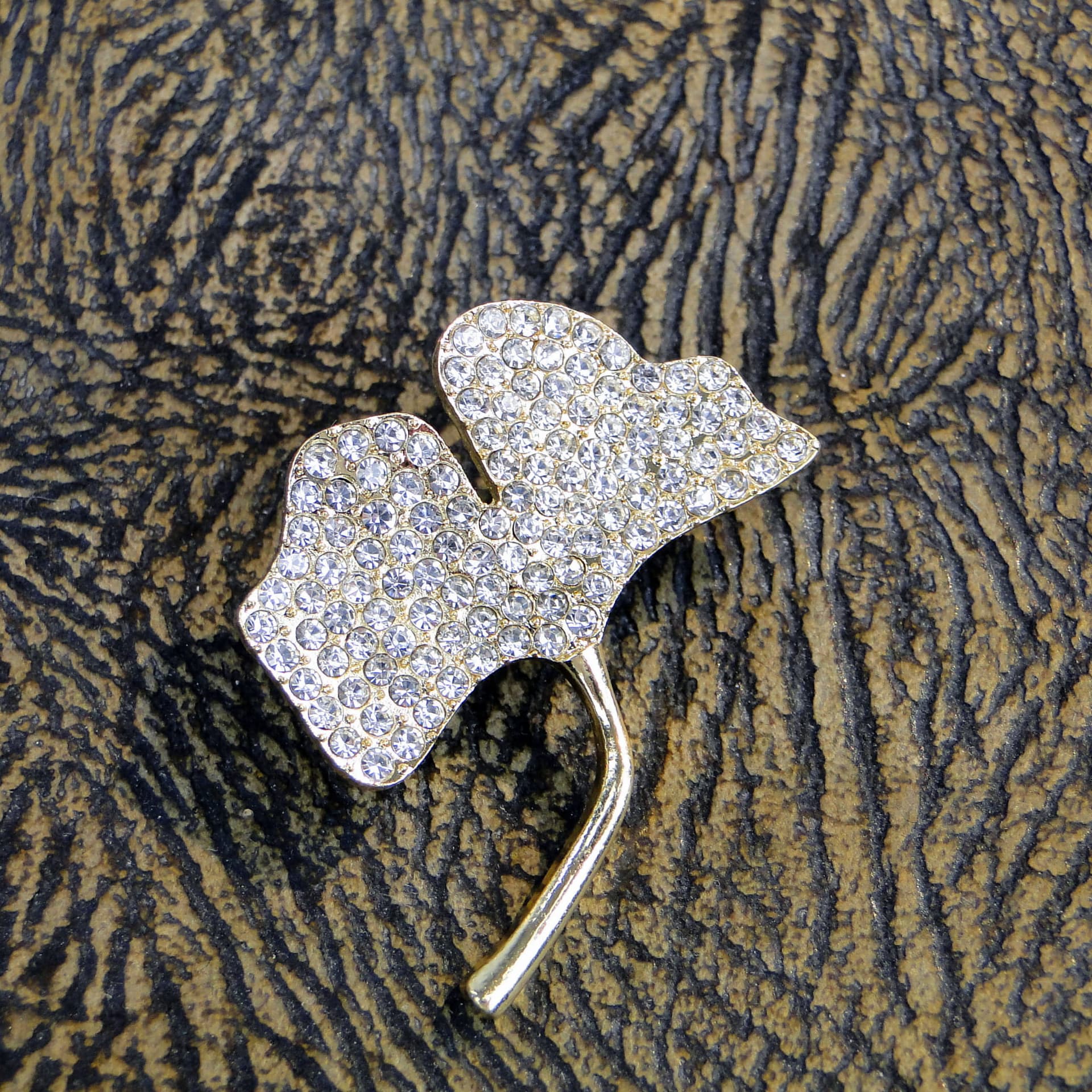 Brooch ginkgo leaf, gold, other metal enamel rhinestone, Czech Republic, 1990s. - 393978