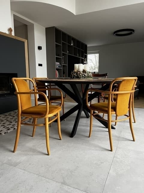 Fotel z podłokietnikami 811, złoty velvet, dąb brązowy, proj. J. Hoffman, TON, lata 60. - 394378