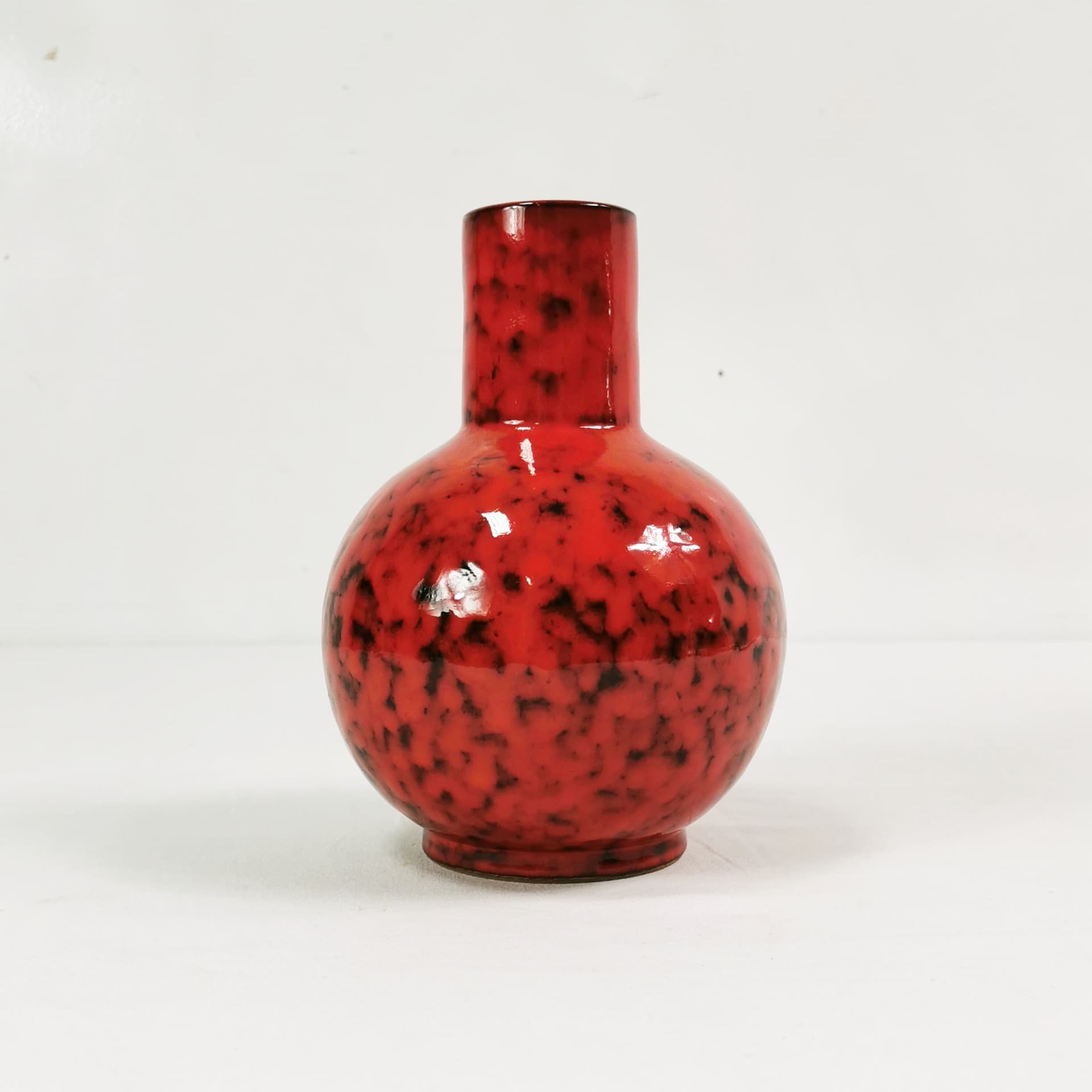 Vase Modernist, red black, ceramic, Italy, 1960s - 394550