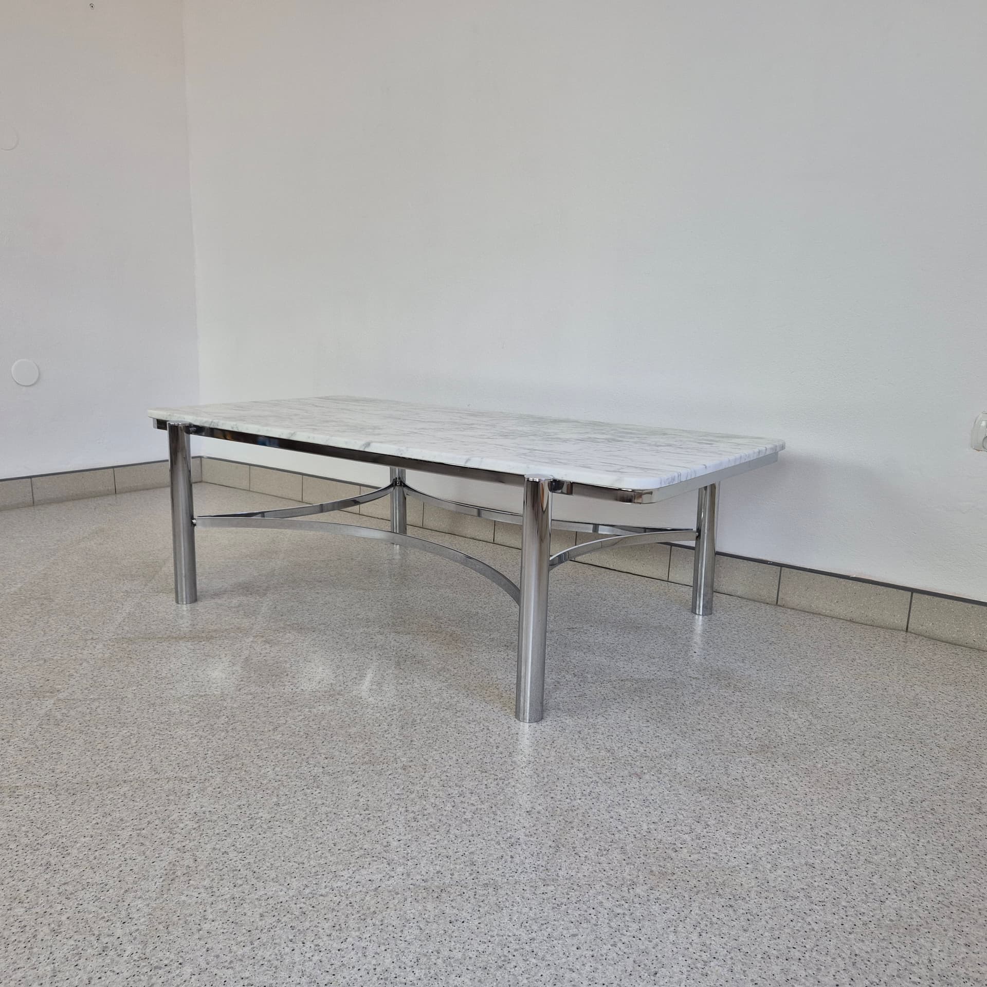 Ława Bianco Carrara, marmur biały, stal chromowana srebrna, Włochy, lata 70. - 394620