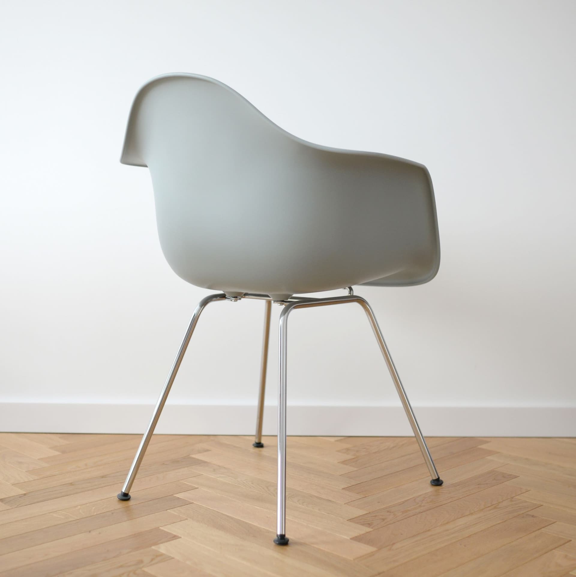 Krzesło DAX, zielony plastik, stal polerowana, proj. C. & R. Eames, Vitra, Niemcy - 395145