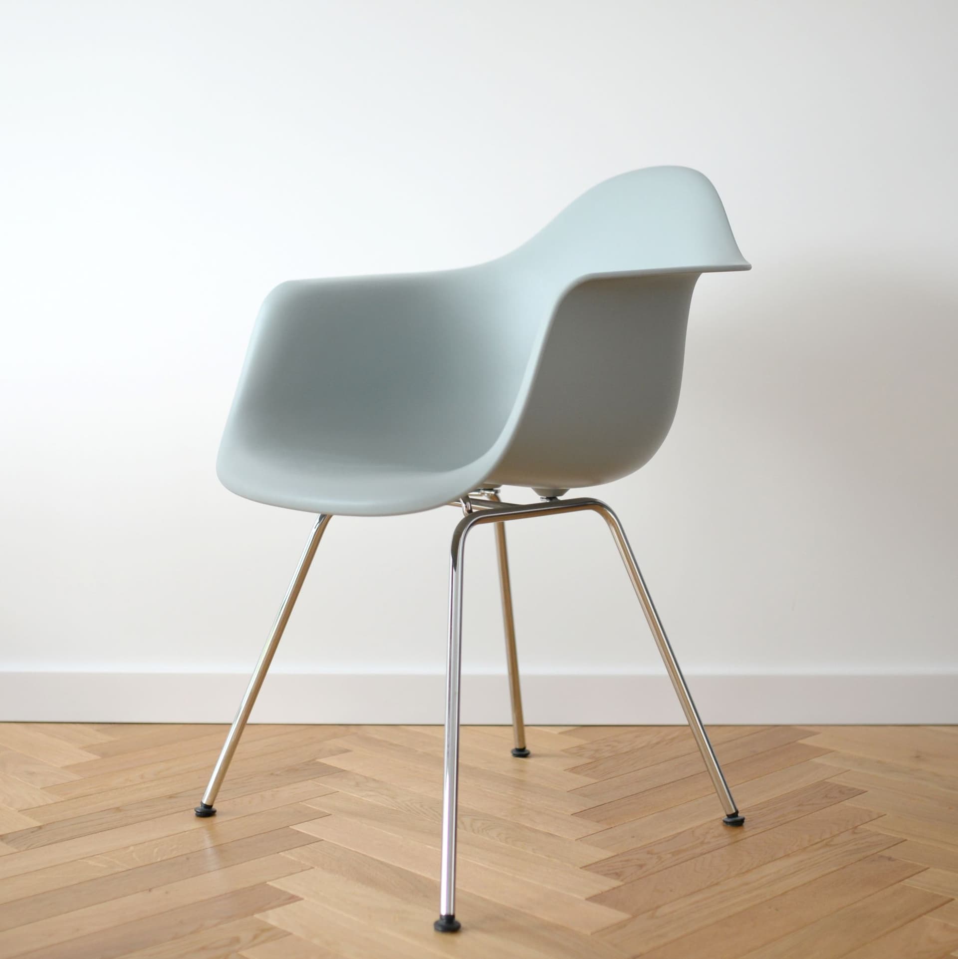 Krzesło DAX, zielony plastik, stal polerowana, proj. C. & R. Eames, Vitra, Niemcy - 395142
