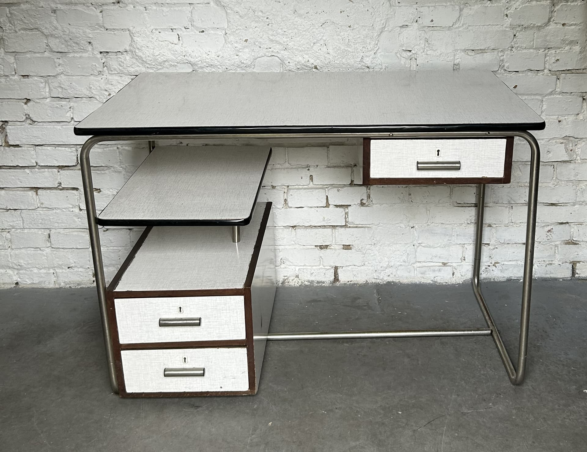Biurko Bauhaus, laminat szary, stal chromowana, drewno brązowe, lata 60. - 395291