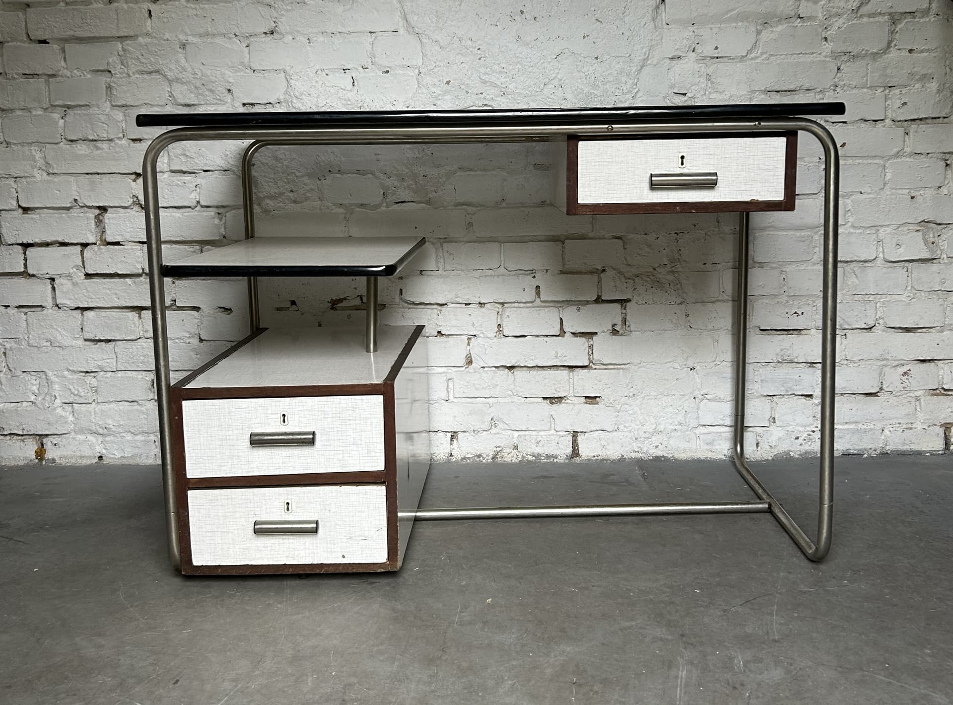 Biurko Bauhaus, laminat szary, stal chromowana, drewno brązowe, lata 60. - 395294