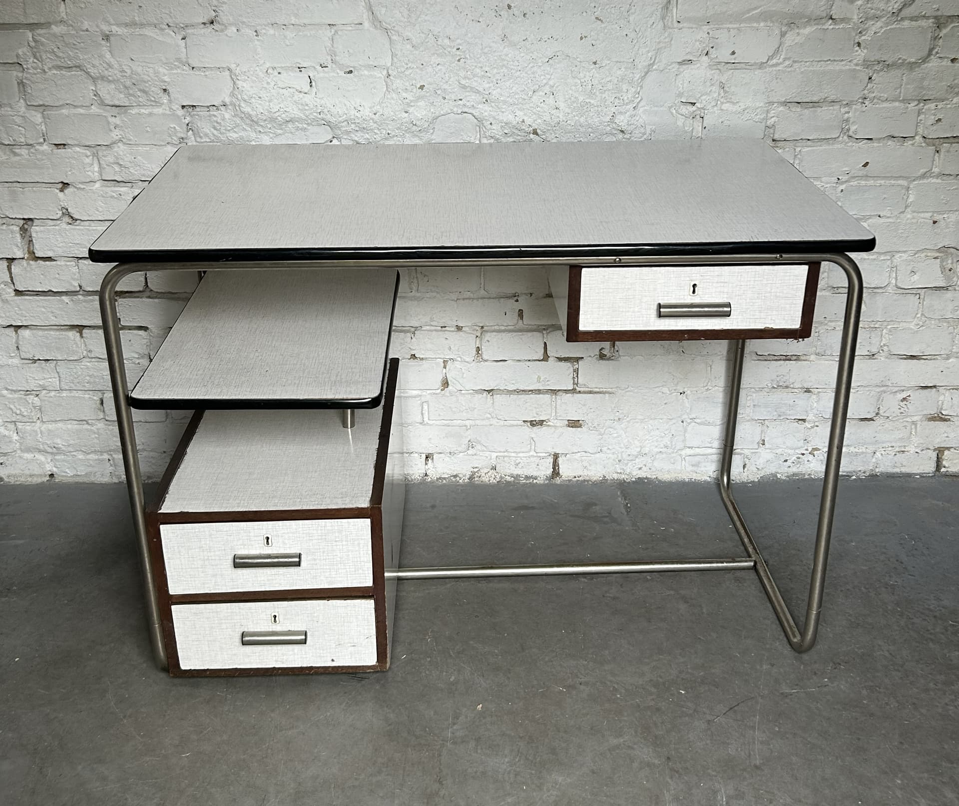 Biurko Bauhaus, laminat szary, stal chromowana, drewno brązowe, lata 60. - 395293