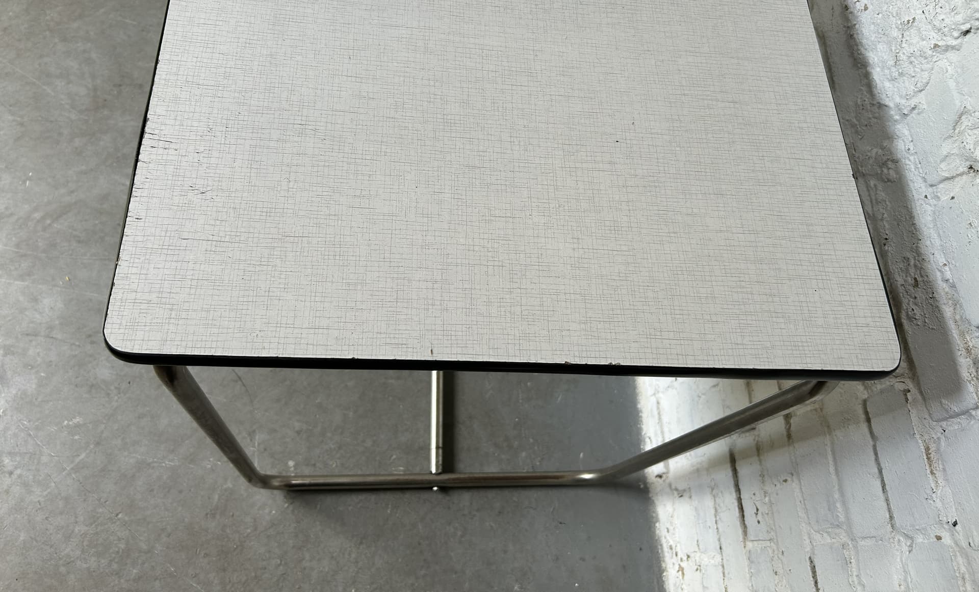 Biurko Bauhaus, laminat szary, stal chromowana, drewno brązowe, lata 60. - 395305