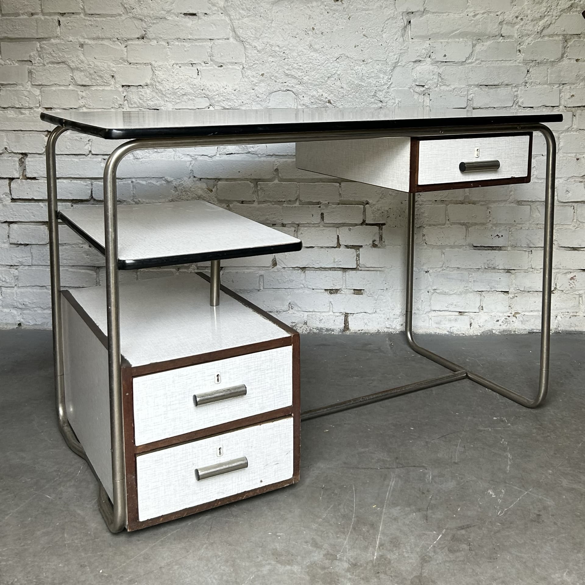 Biurko Bauhaus, laminat szary, stal chromowana, drewno brązowe, lata 60. - 395295