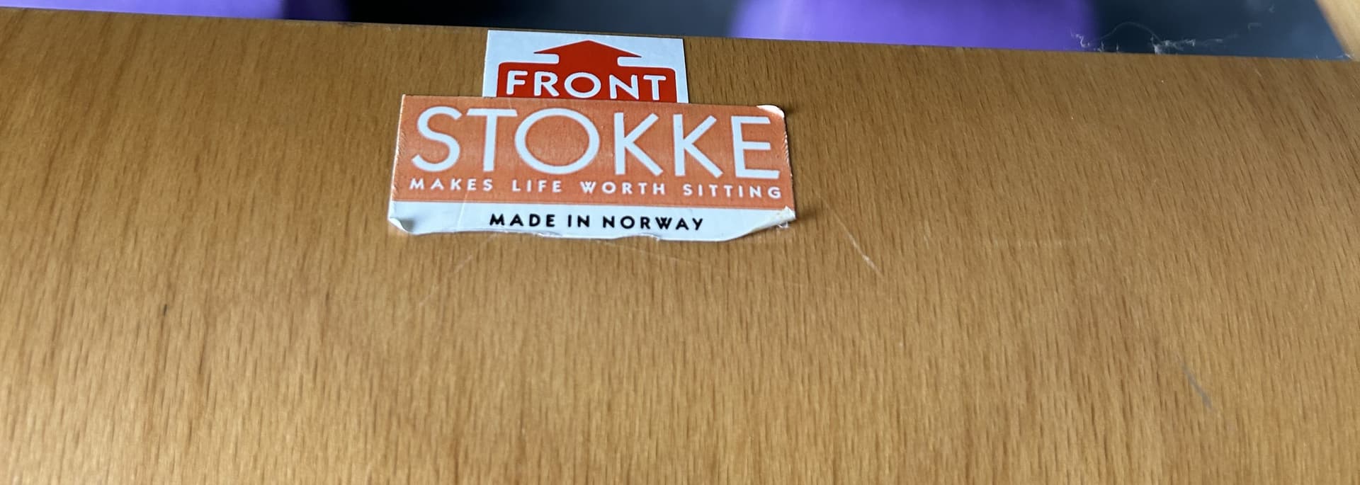 Klękosiad Variable Balans, sklejka brązowy, tkanina fioletowy, proj. P. Opsvik, Stokke, Norwegia, lata 80. - 395314