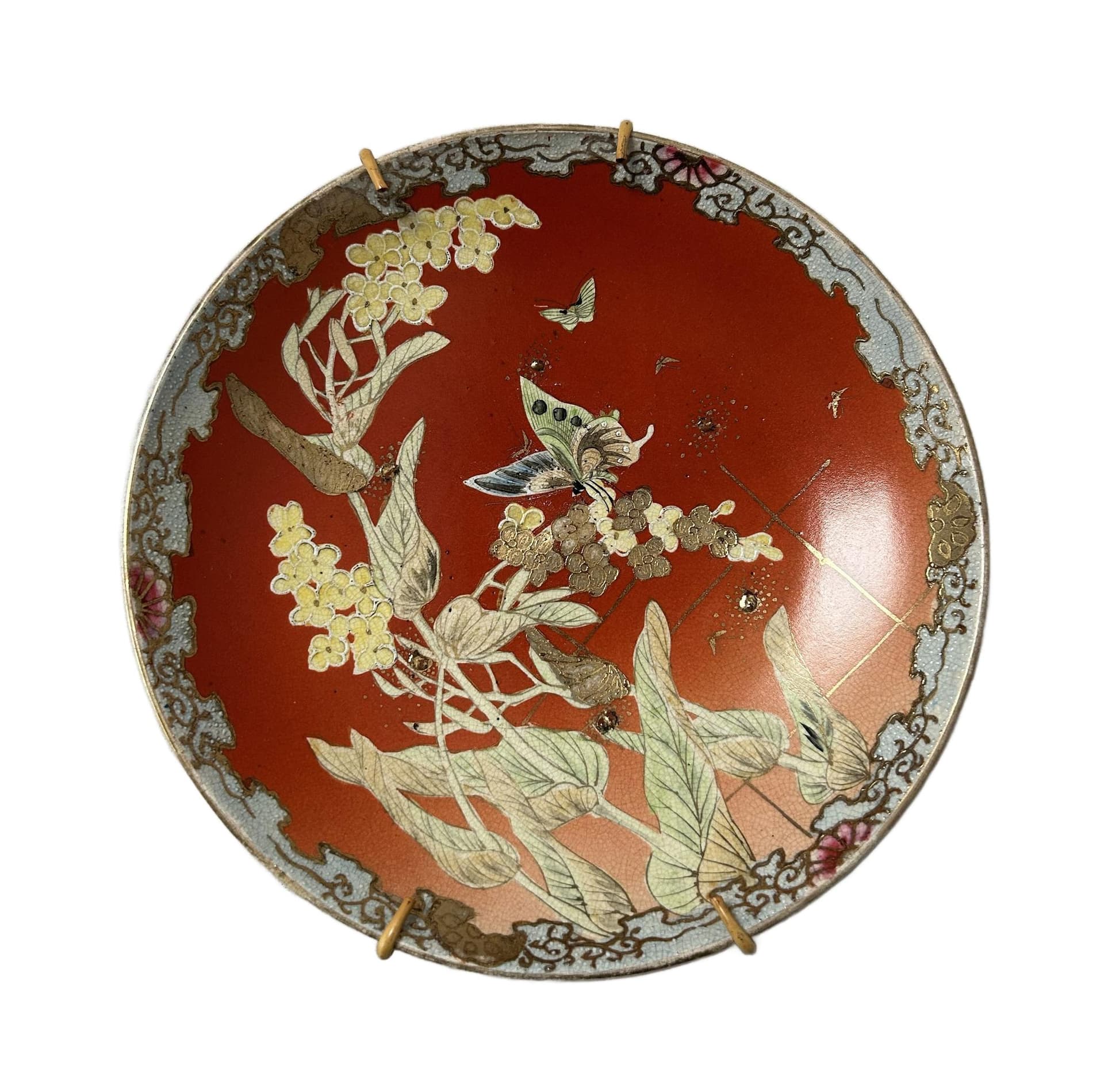 Decorative Plate Kyō-Satsuma 26 cm, red gilded porcelain, Nishida, Japan, early 20th c.