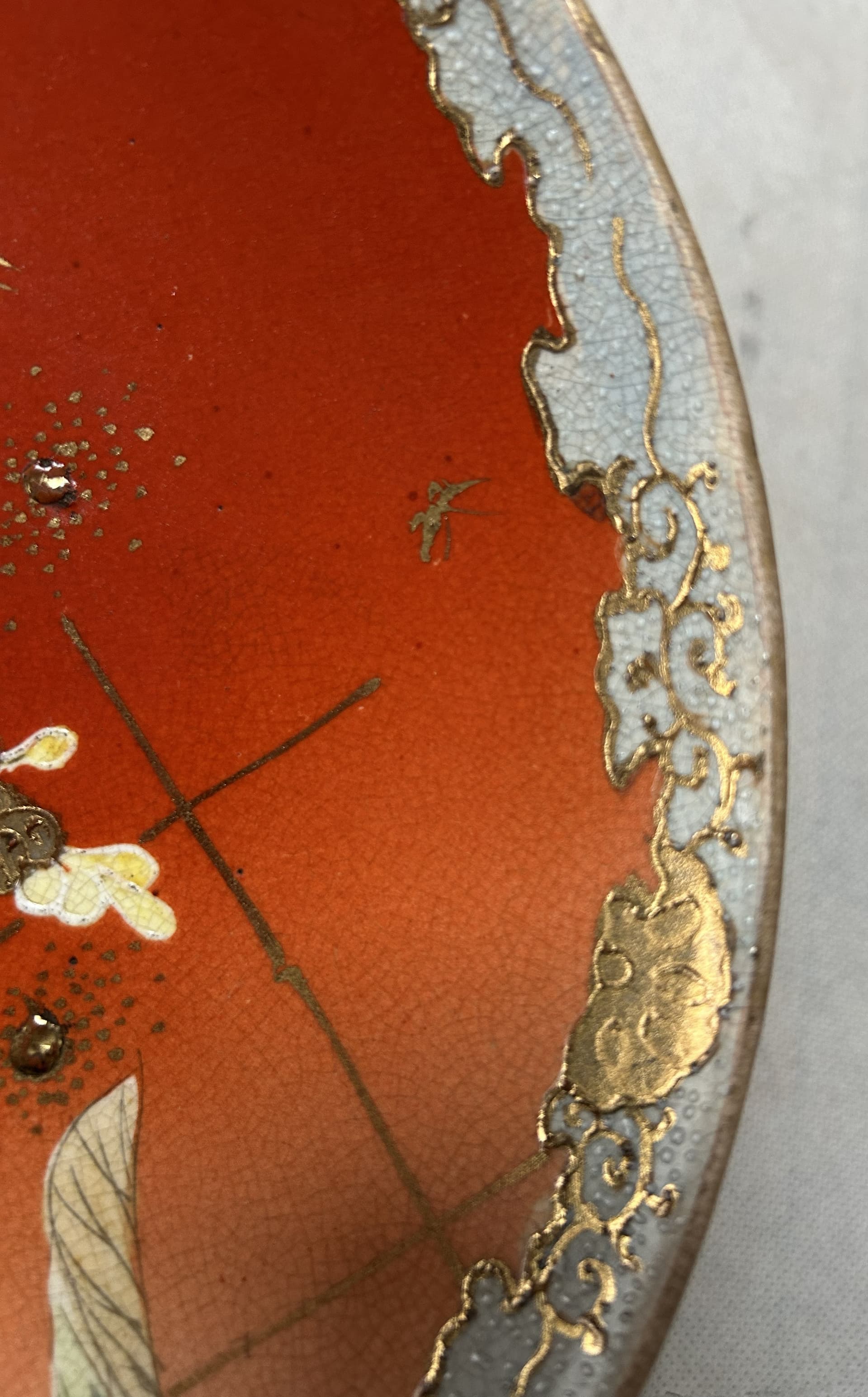 Decorative Plate Kyō-Satsuma 26 cm, red gilded porcelain, Nishida, Japan, early 20th c. - 395321