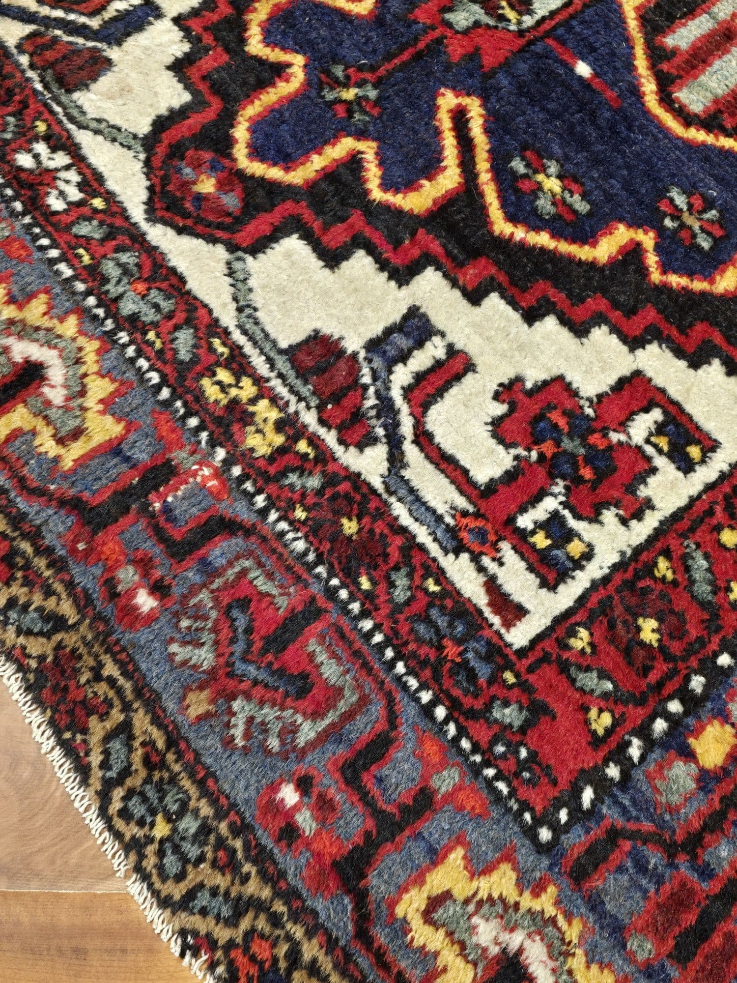Dywan Nahavand 140x195 cm, niebieski czerwony złoty biały zielony, wełna, Iran, lata 60. - 395436
