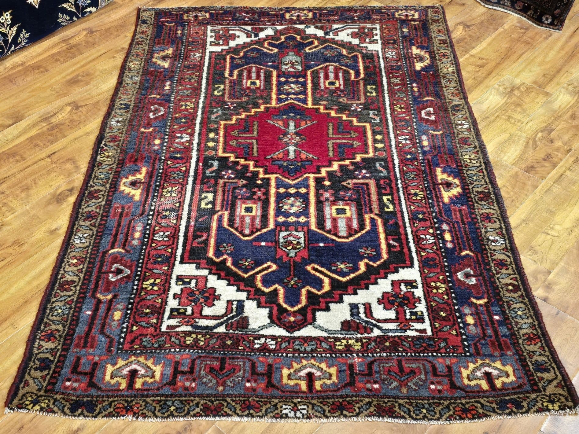 Dywan Nahavand 140x195 cm, niebieski czerwony złoty biały zielony, wełna, Iran, lata 60. - 395438