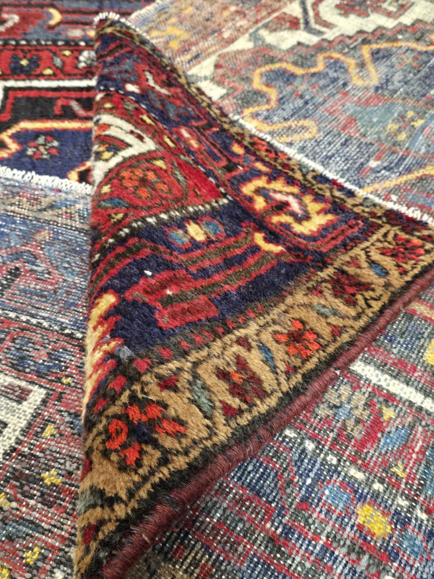 Dywan Nahavand 140x195 cm, niebieski czerwony złoty biały zielony, wełna, Iran, lata 60. - 395435
