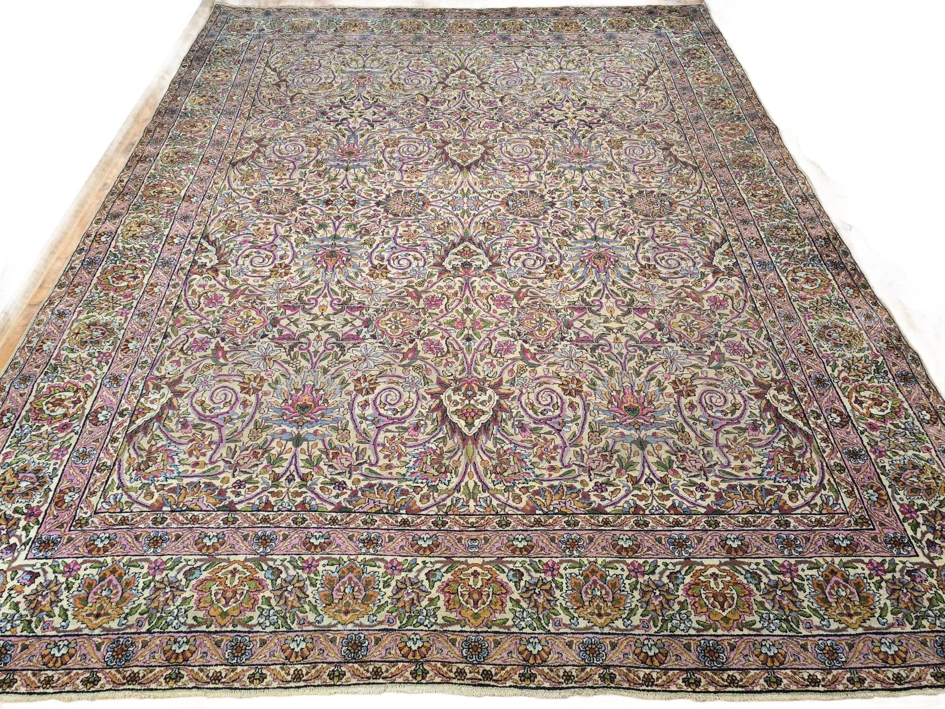 Dywan Kerman Lavar, 350x270 cm, beżowy różowy fioletowy niebieski zielony złoty, wełna, Iran, lata 30.