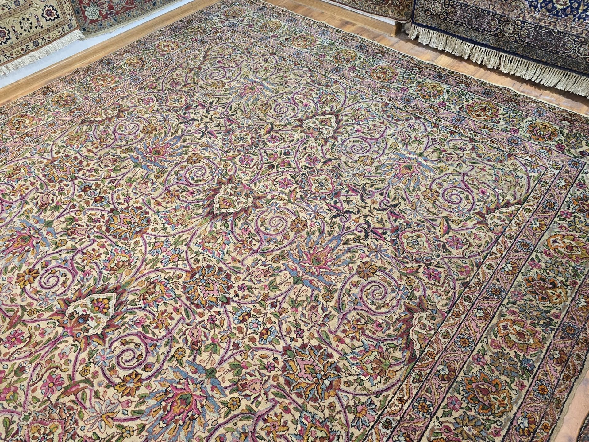 Dywan Kerman Lavar, 350x270 cm, beżowy różowy fioletowy niebieski zielony złoty, wełna, Iran, lata 30. - 395608
