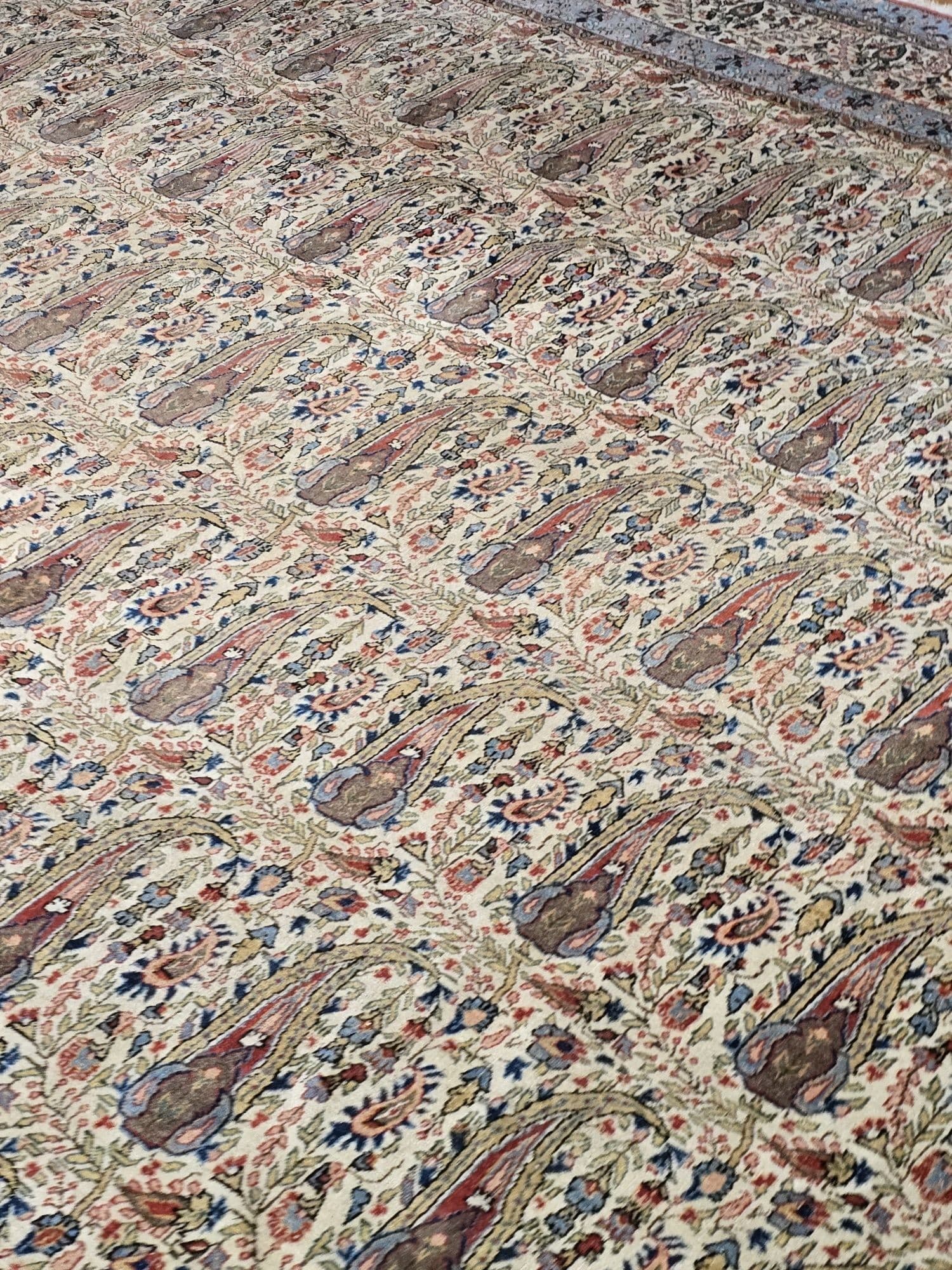 Dywan perski Qom 315x390 cm, biały czerwony niebieski zielony złoty, wełna, Iran, lata 60. - 395668