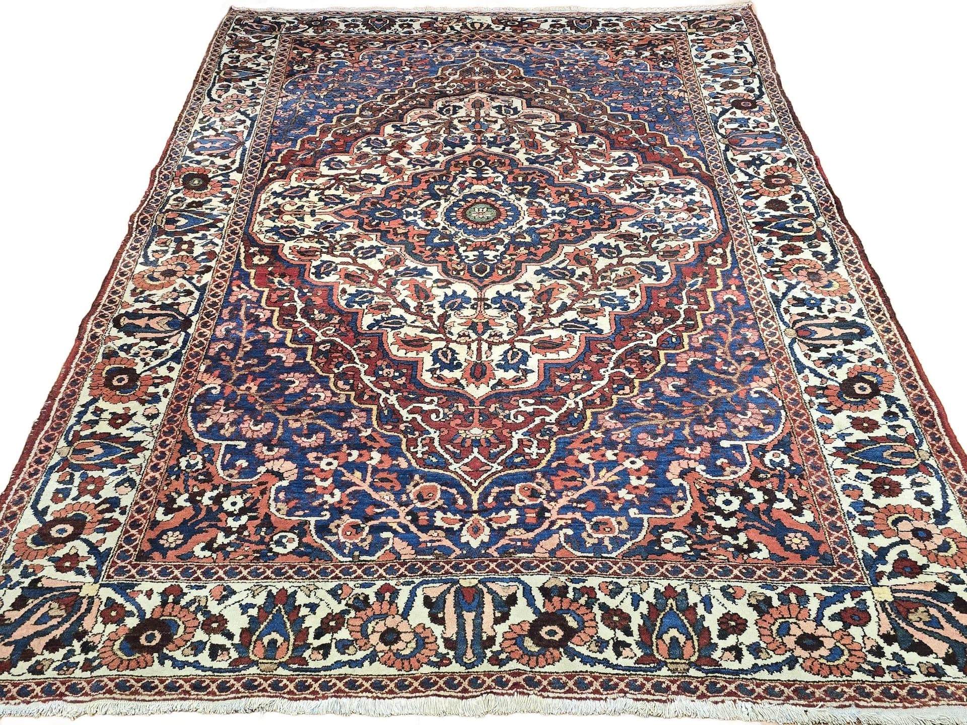 Dywan perski Bahtiari 220x315 cm, niebieski czerwony biały pomarańczowy brązowy zielony złoty, wełna, Iran, lata 70.