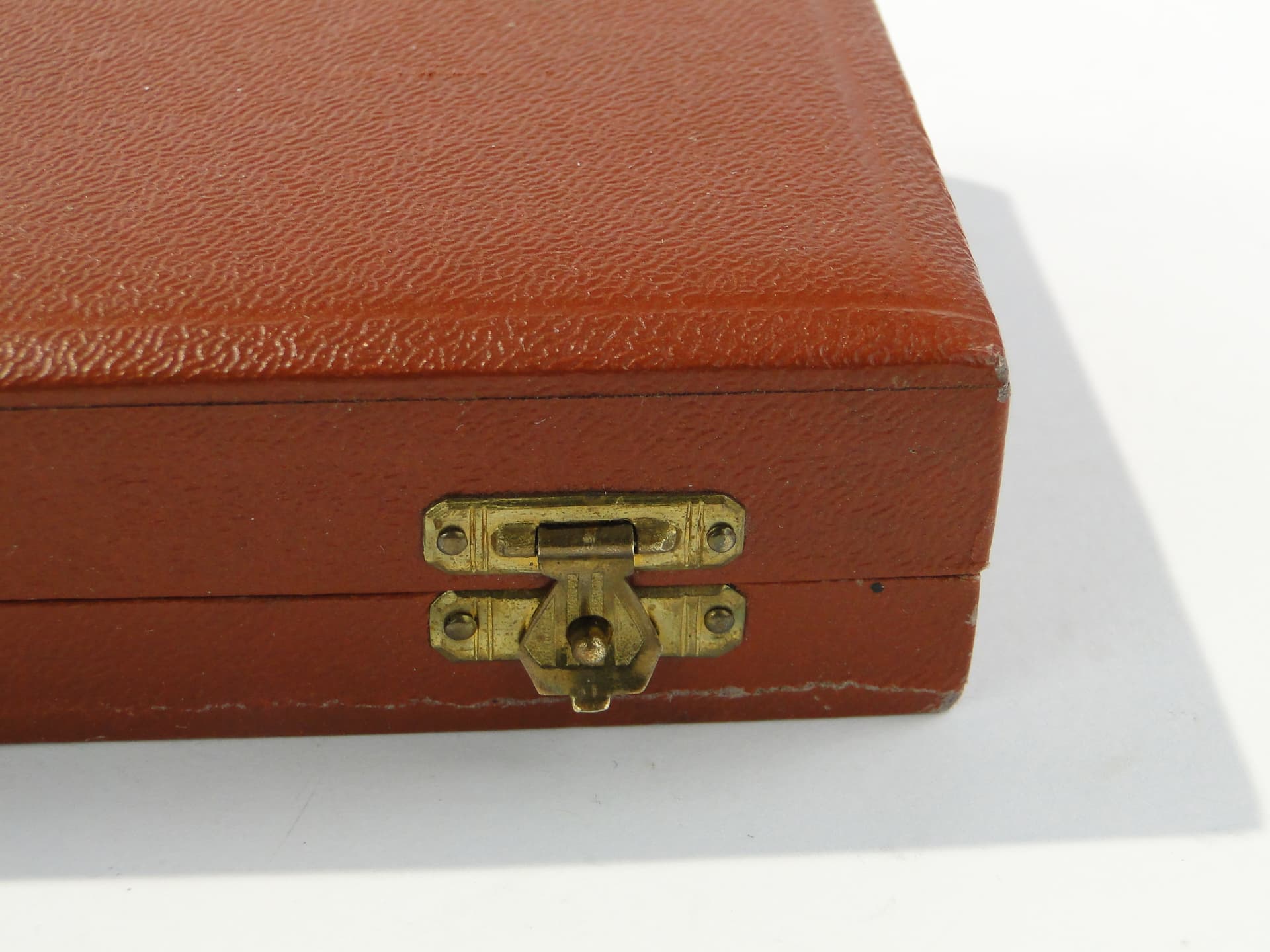 Correspondence set, casket, cream celluloid, silver metal, gold brass, yellow silk, France, early 20th c. - 397139