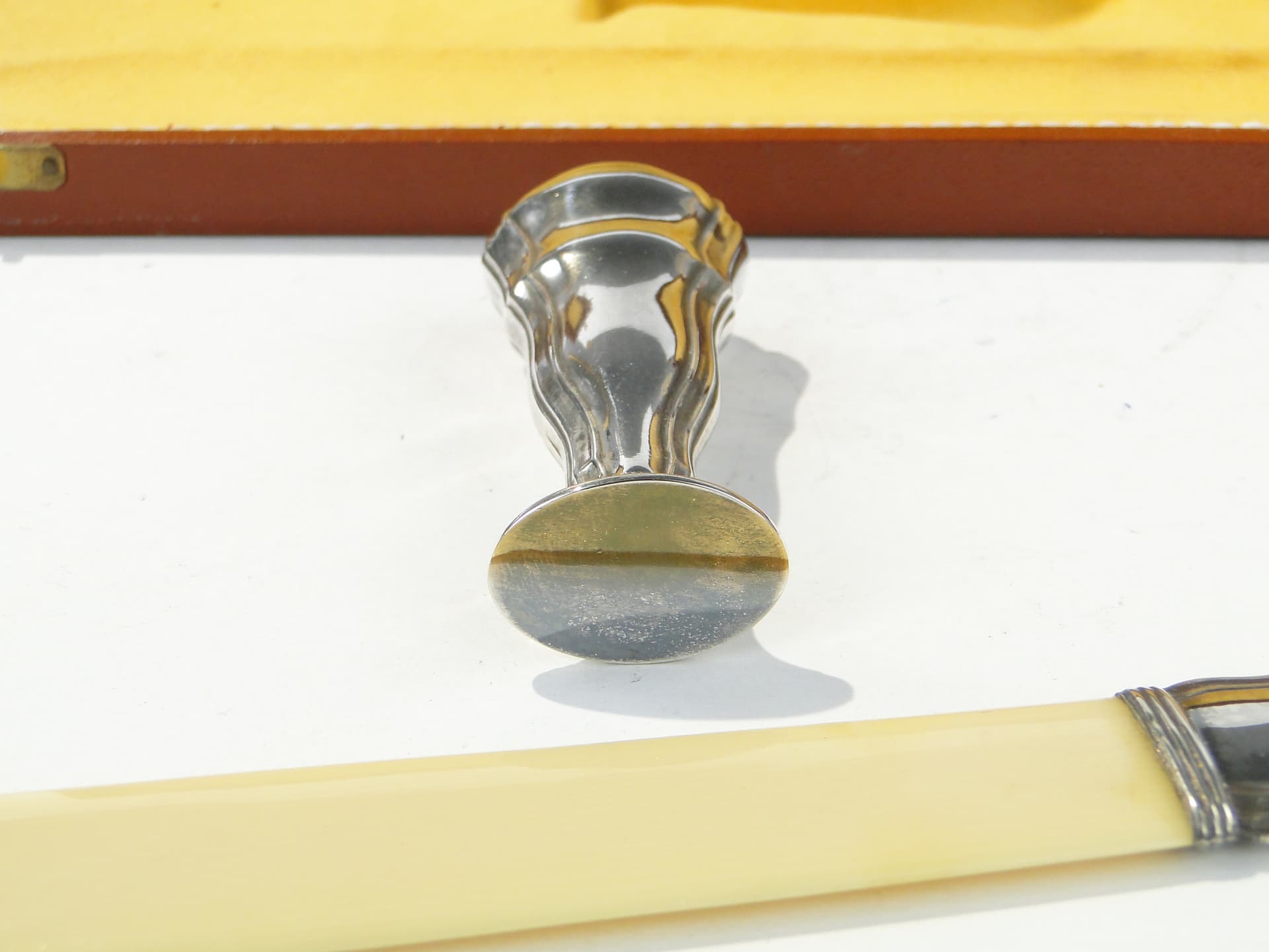 Correspondence set, casket, cream celluloid, silver metal, gold brass, yellow silk, France, early 20th c. - 397134