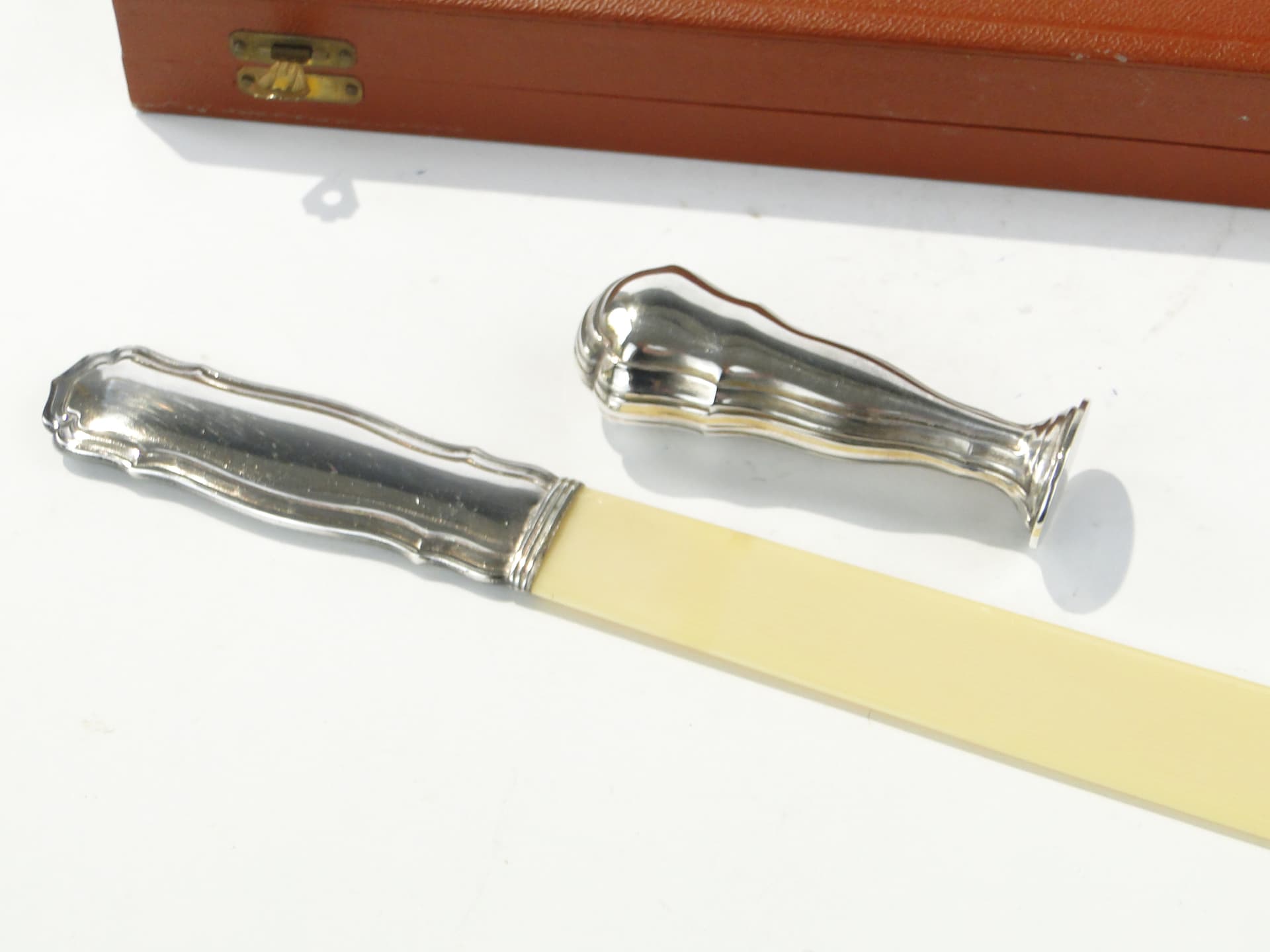 Correspondence set, casket, cream celluloid, silver metal, gold brass, yellow silk, France, early 20th c. - 397138