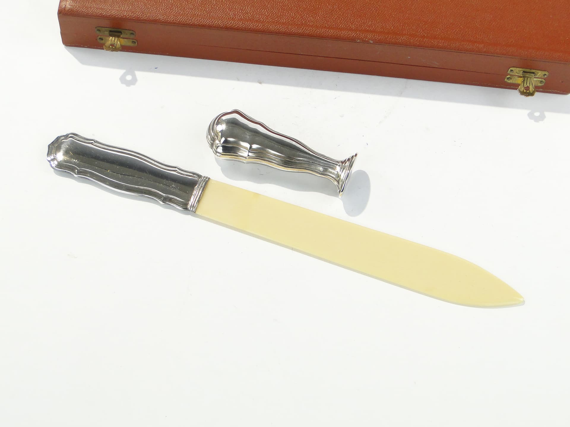 Correspondence set, casket, cream celluloid, silver metal, gold brass, yellow silk, France, early 20th c. - 397136