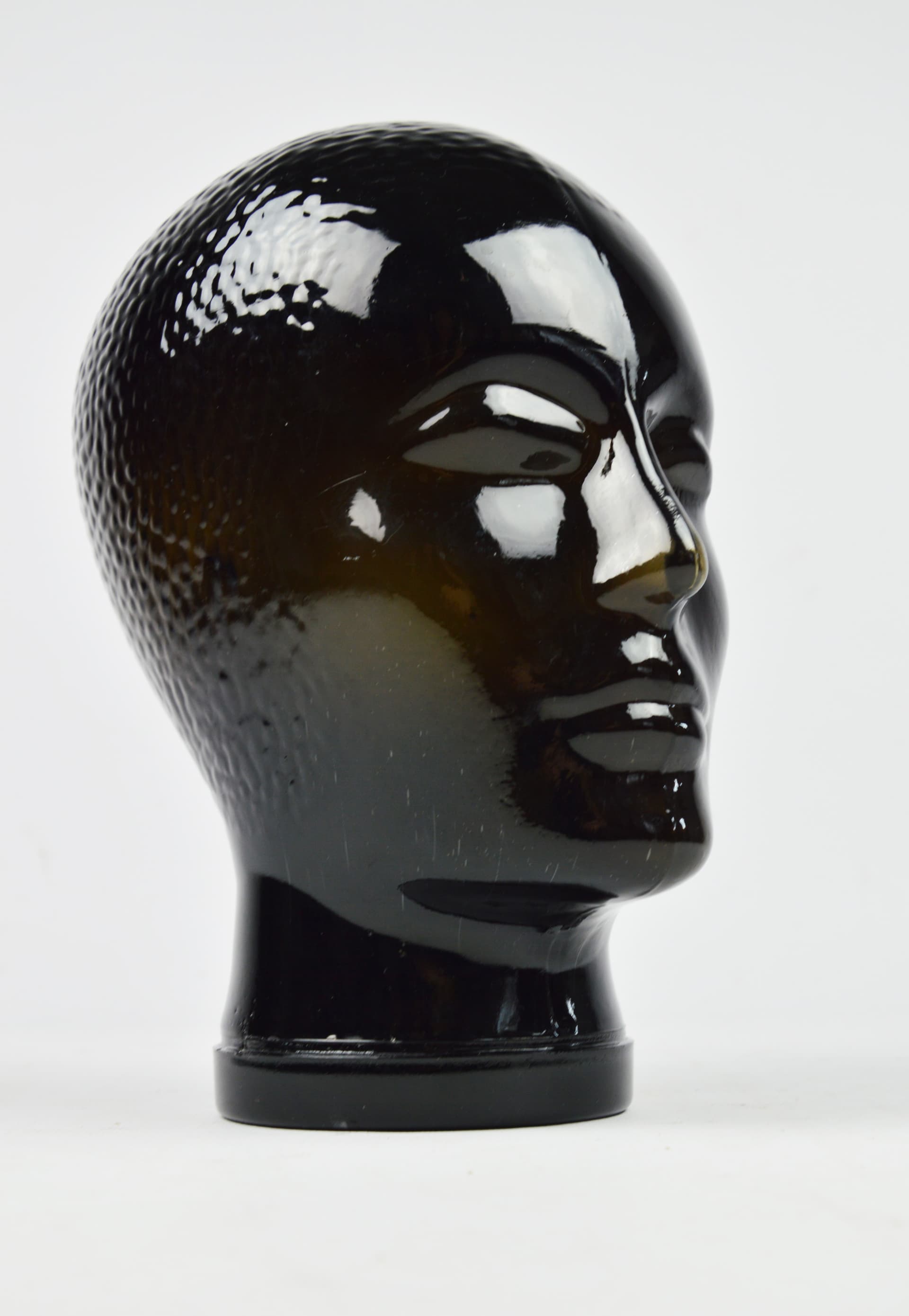 Decorative head, brown glass, 1970s. - 397498