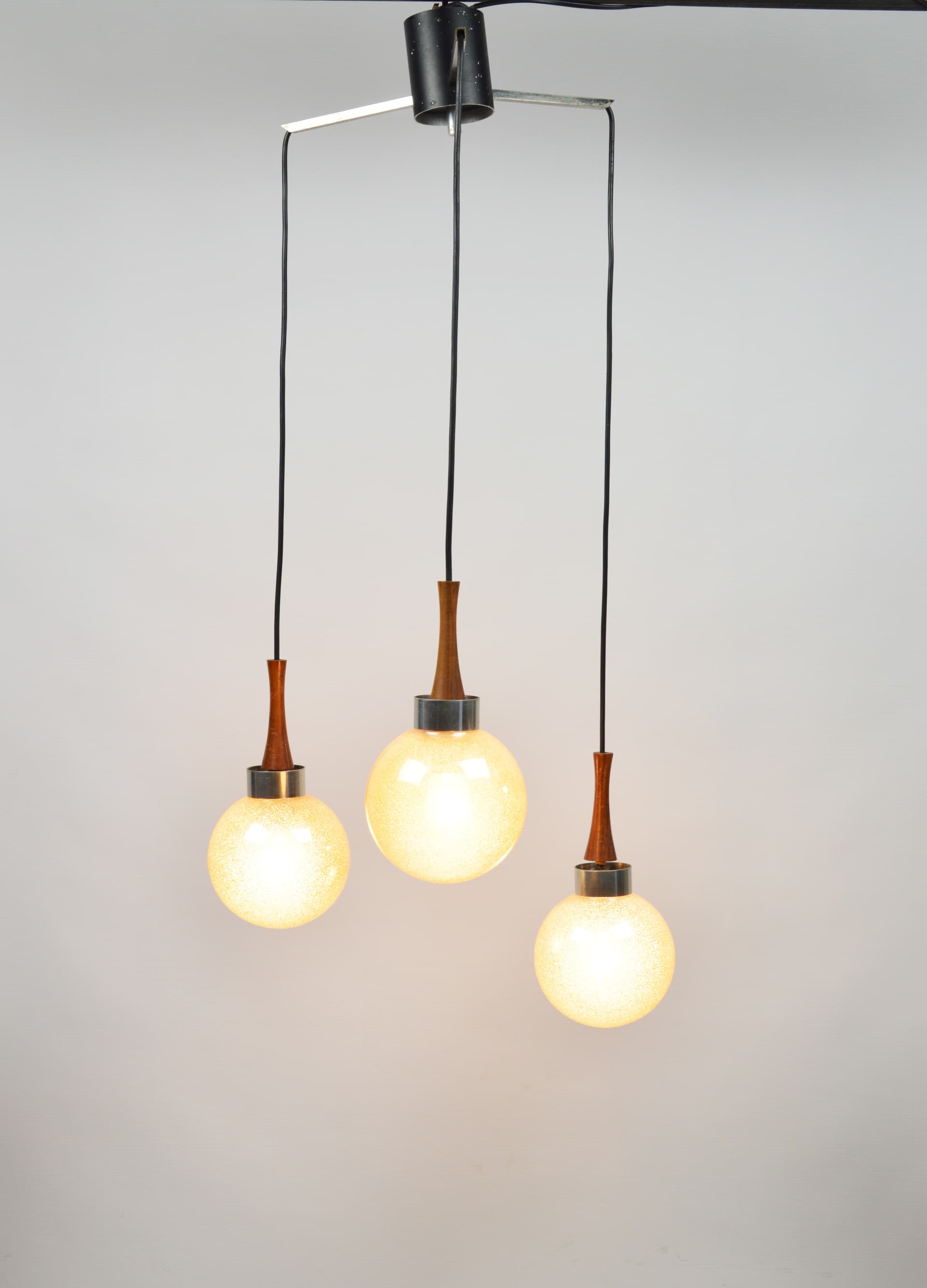 Cascading pendant lamp, yellow glass, brown wood, silver metal, 1970s. - 397538
