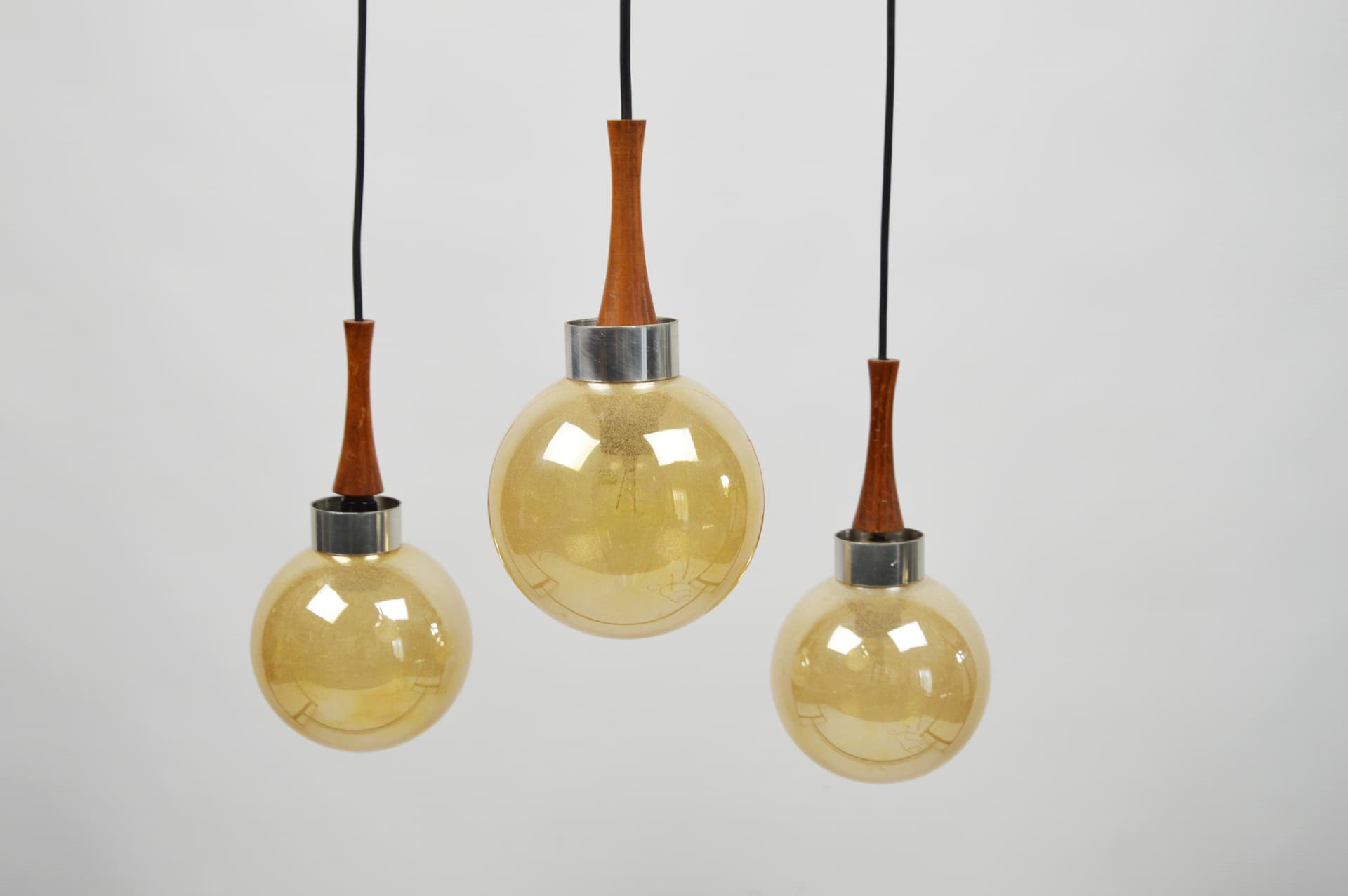 Cascading pendant lamp, yellow glass, brown wood, silver metal, 1970s. - 397541