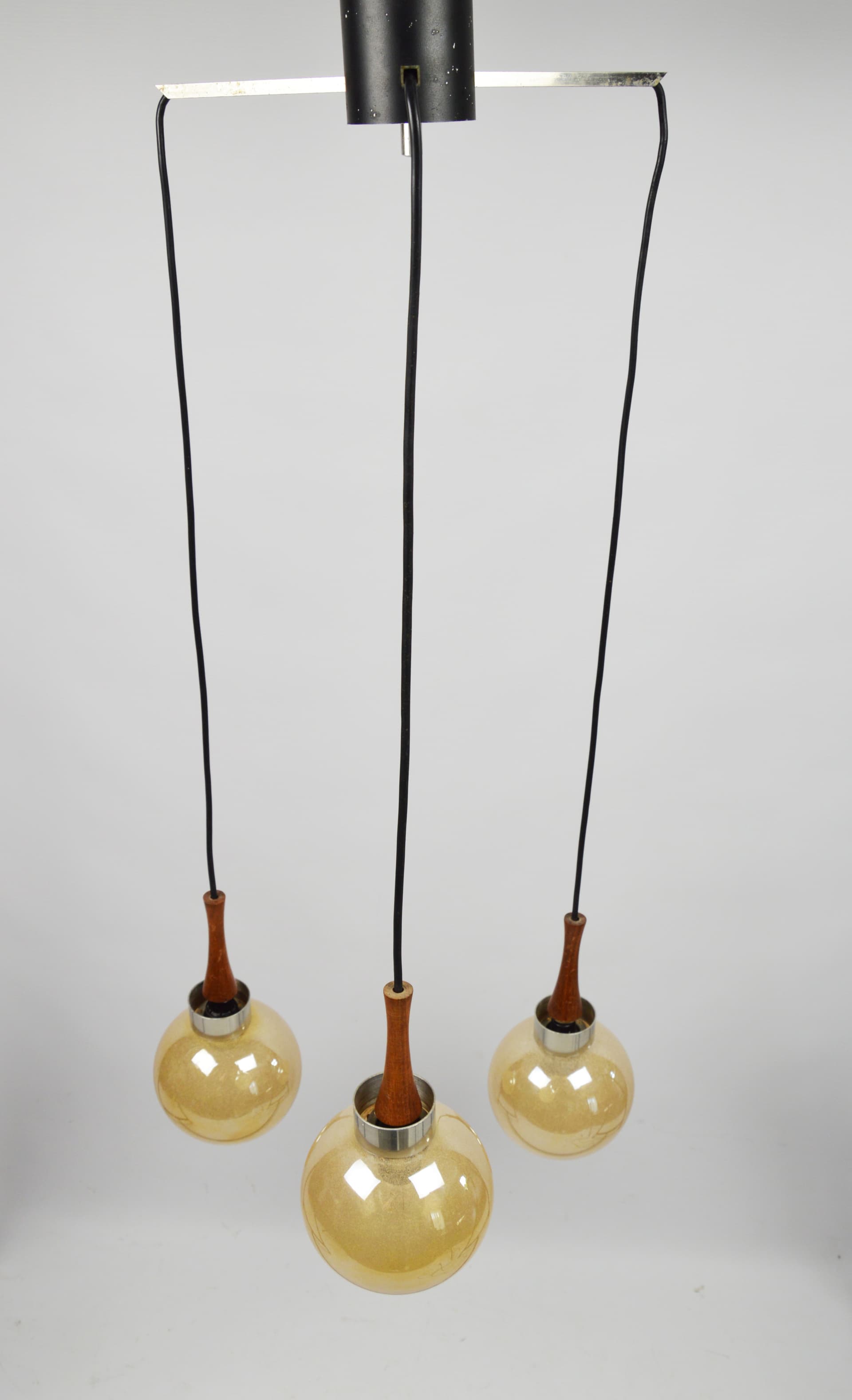 Cascading pendant lamp, yellow glass, brown wood, silver metal, 1970s. - 397535