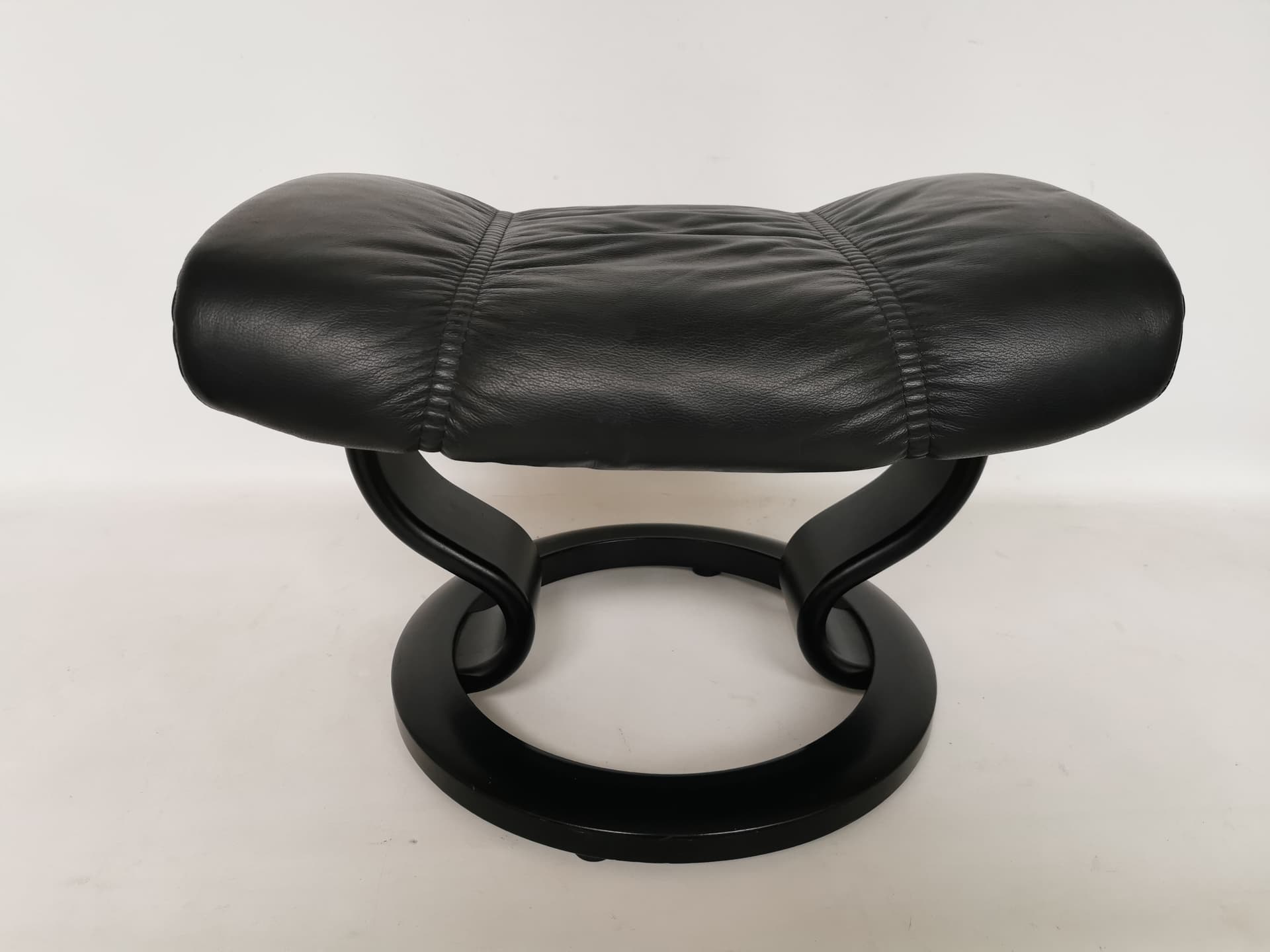 Podnóżek Stressless, skóra czarna - 397614