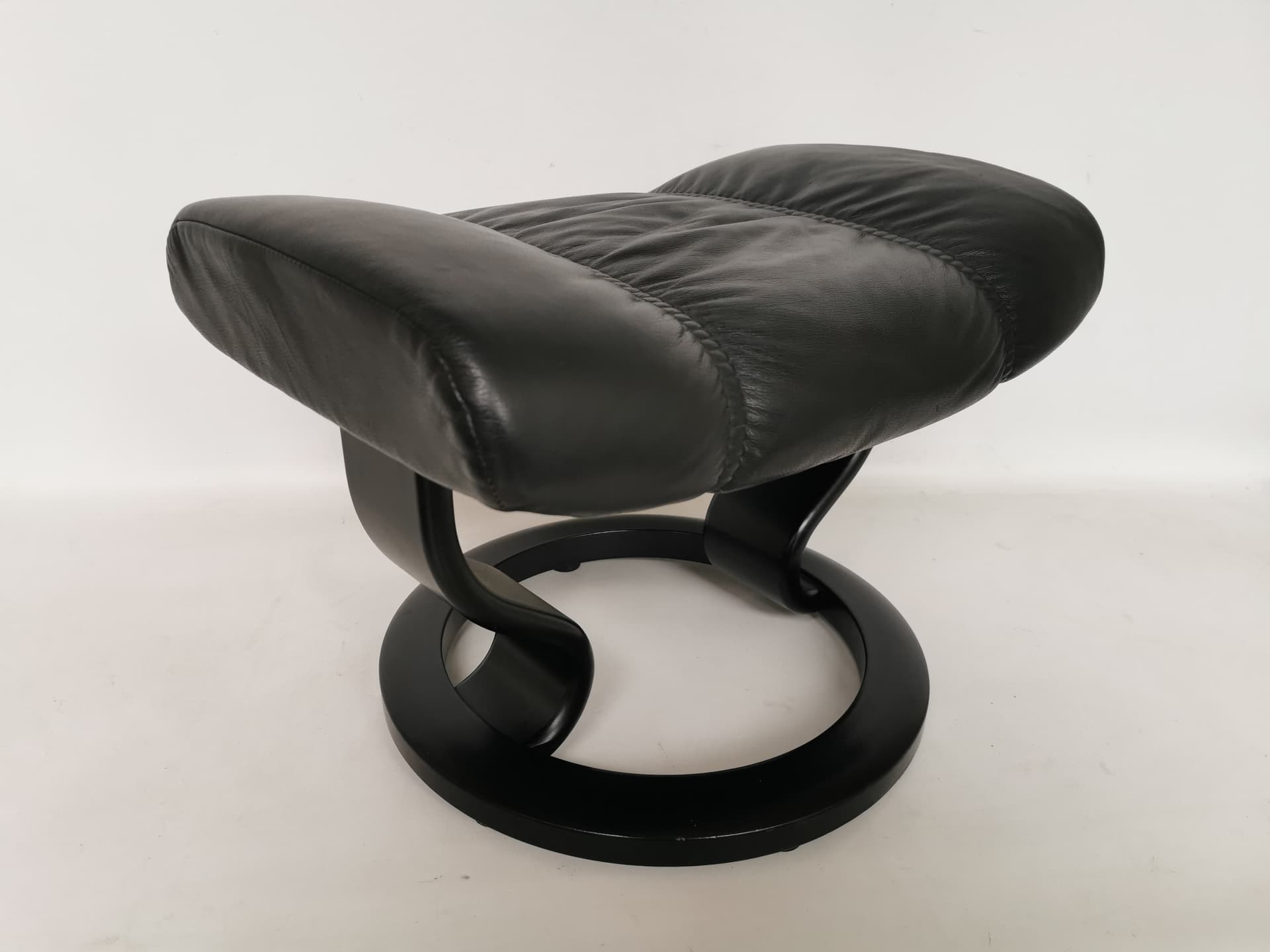 Podnóżek Stressless, skóra czarna - 397607