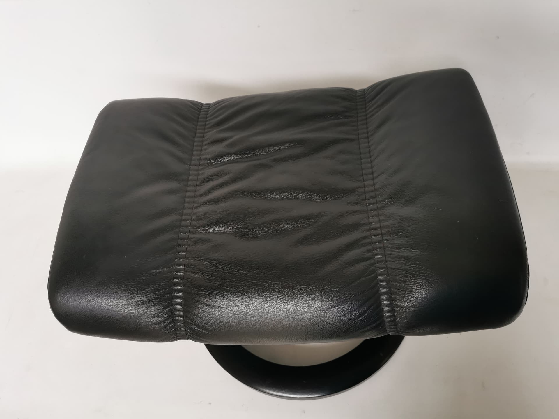 Podnóżek Stressless, skóra czarna - 397611