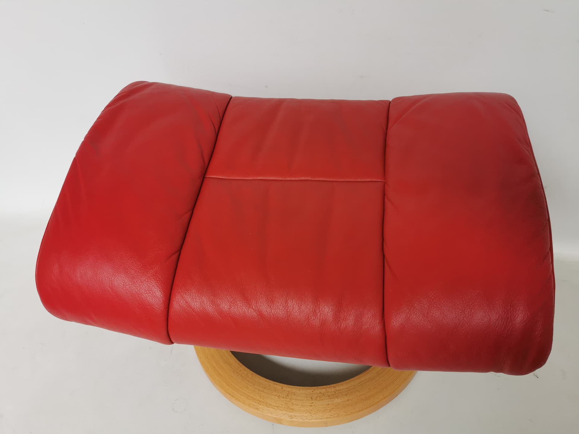Podnóżek Stressless, skóra czerwona, sklejka, Ekornes, Norwegia - 397704