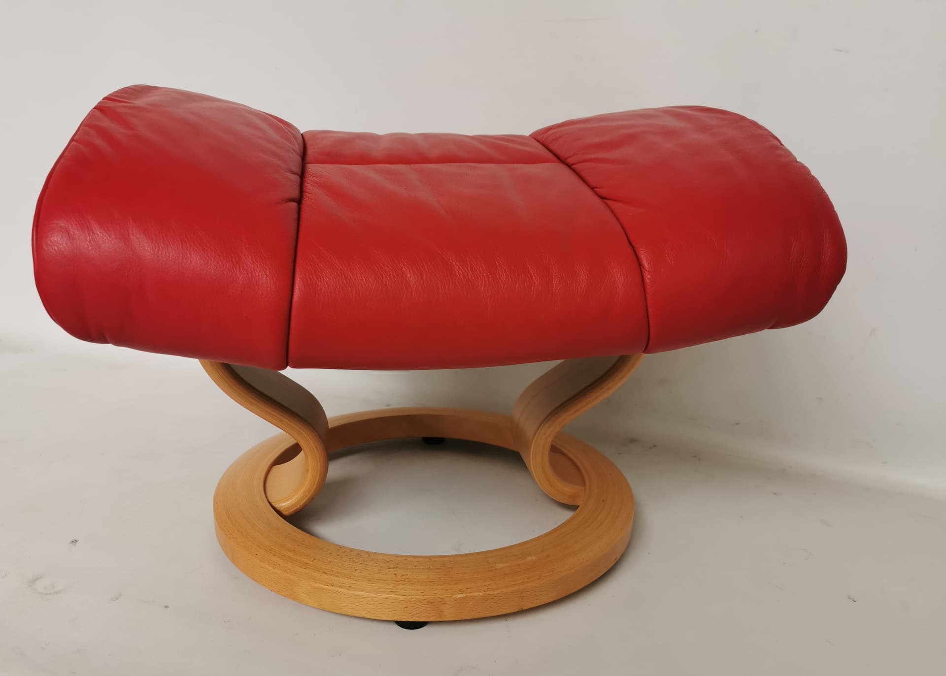 Podnóżek Stressless, skóra czerwona, sklejka, Ekornes, Norwegia - 397703