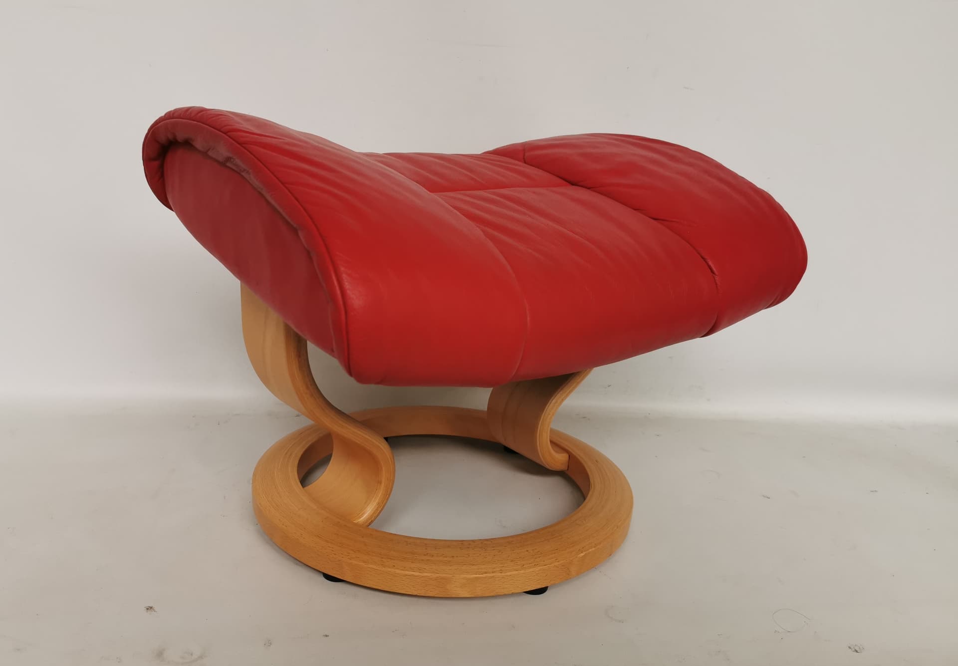 Podnóżek Stressless, skóra czerwona, sklejka, Ekornes, Norwegia - 397706