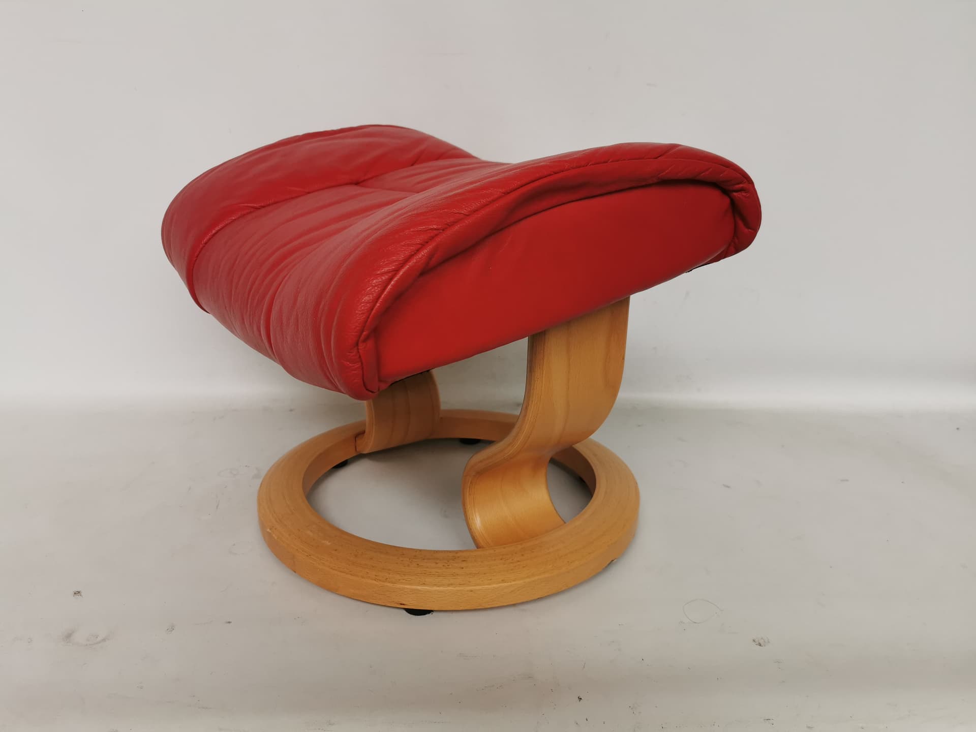 Podnóżek Stressless, skóra czerwona, sklejka, Ekornes, Norwegia - 397709