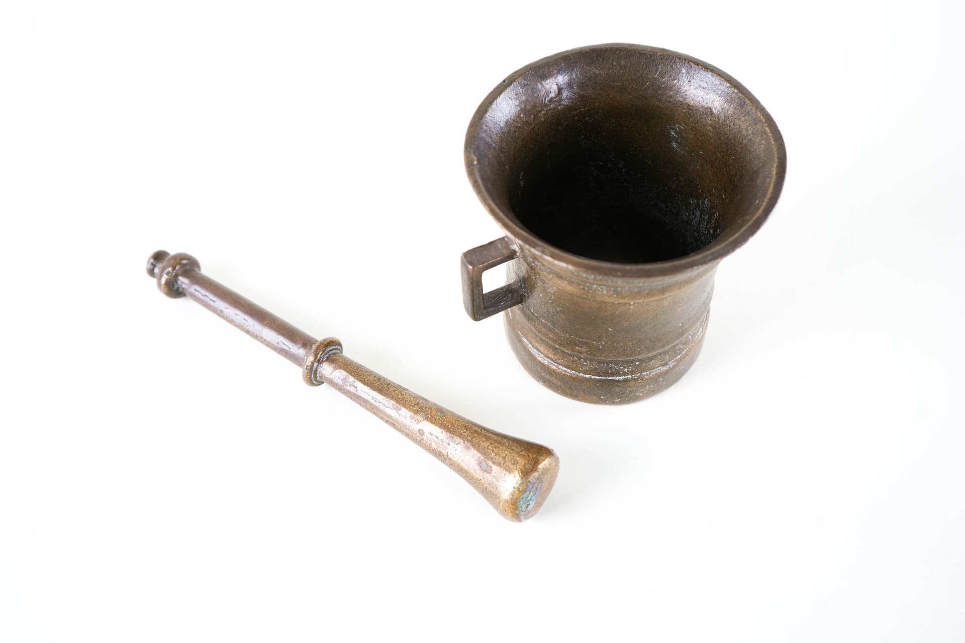 Mortar with Pestle Art Deco, golden brass, early 20th c. - 398098