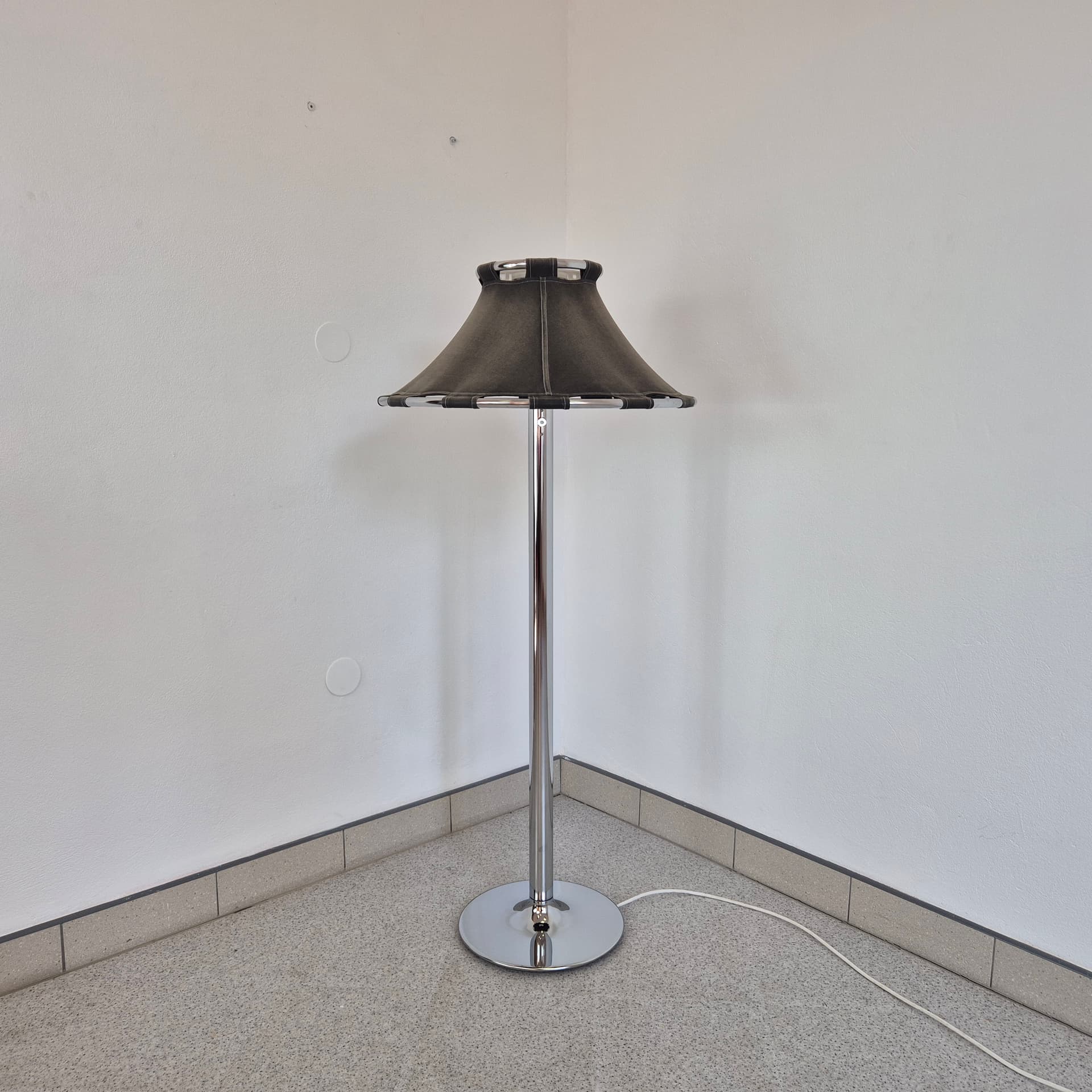 Floor lamp Anna, grey fabric, chromed steel, by A. Ehrner, Ateljé Lyktan, Sweden, 1980s. - 398183