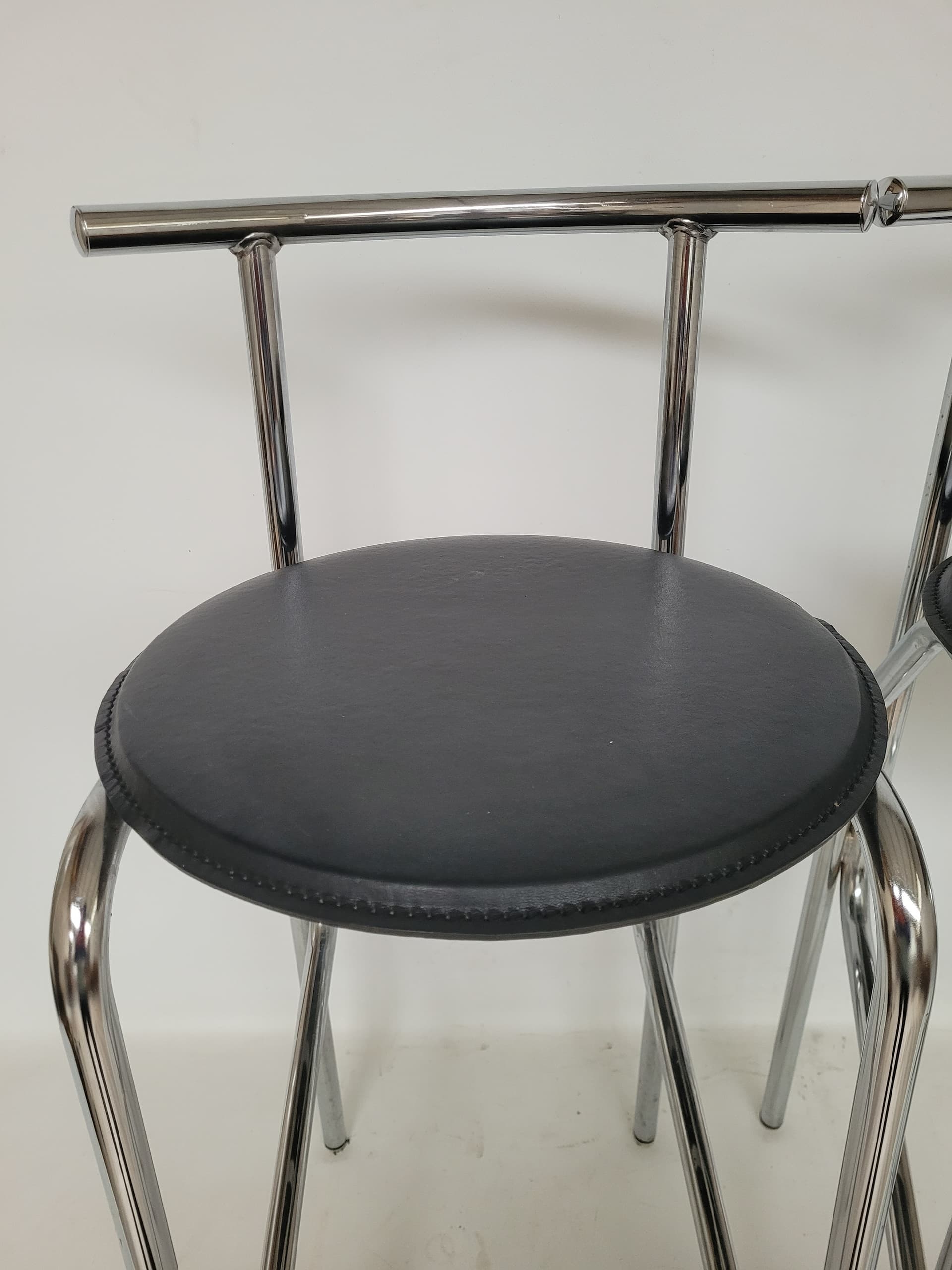 Hoker Bauhaus, stal chromowana srebrna, skóra ekologiczna czarna, lata 90. - 399001
