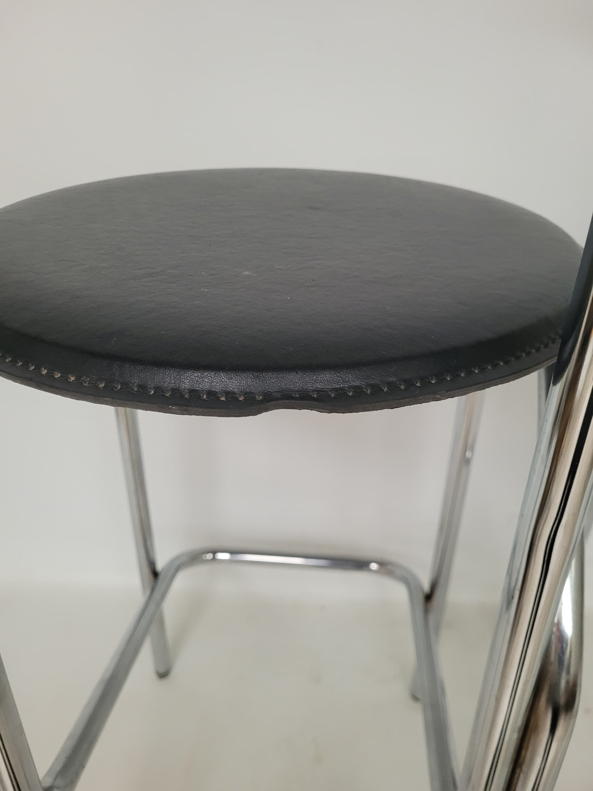 Hoker Bauhaus, stal chromowana srebrna, skóra ekologiczna czarna, lata 90. - 399005