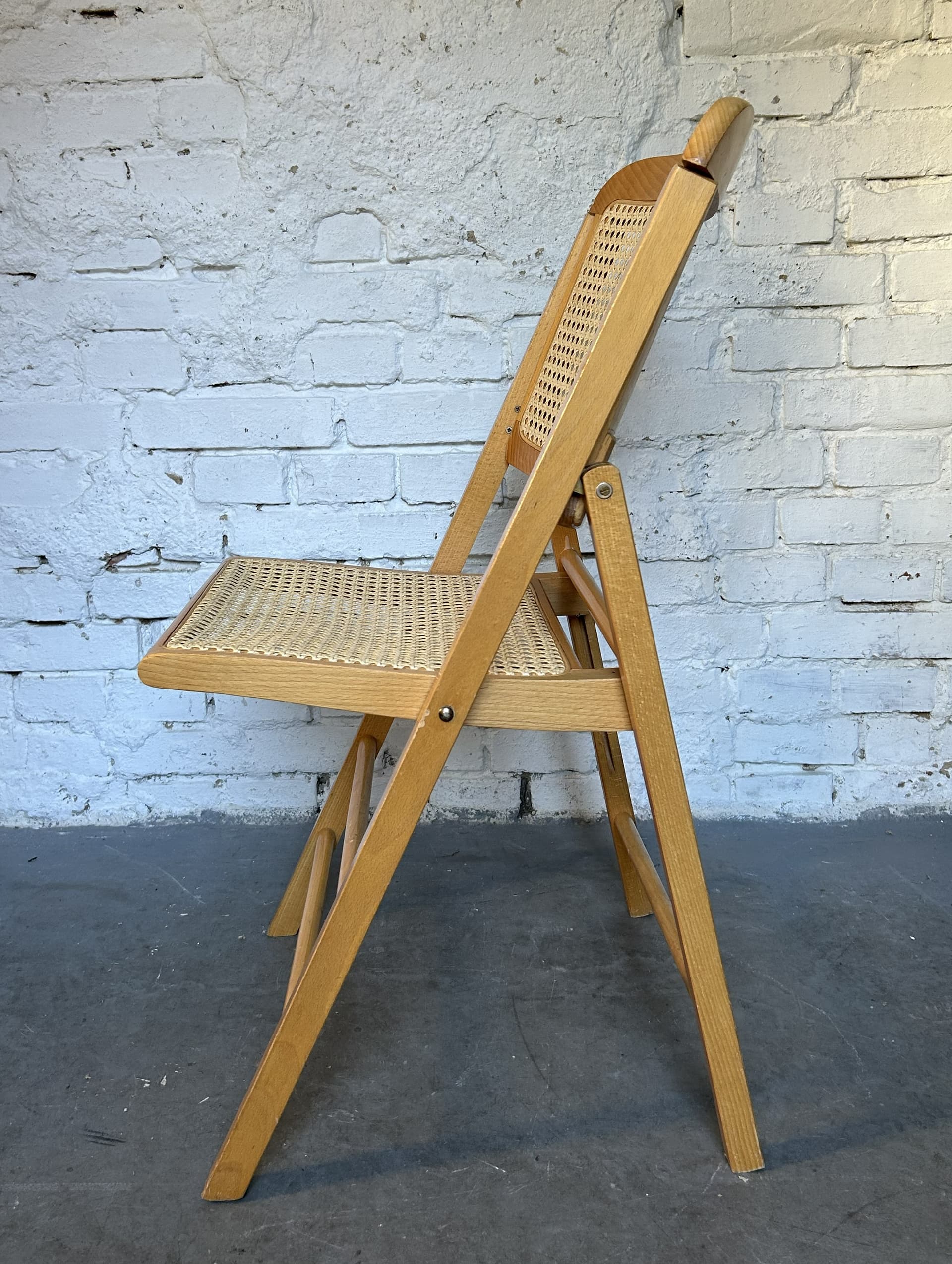 Krzesło składane, buk brązowy, rattan beżowy, lata 70. - 399184
