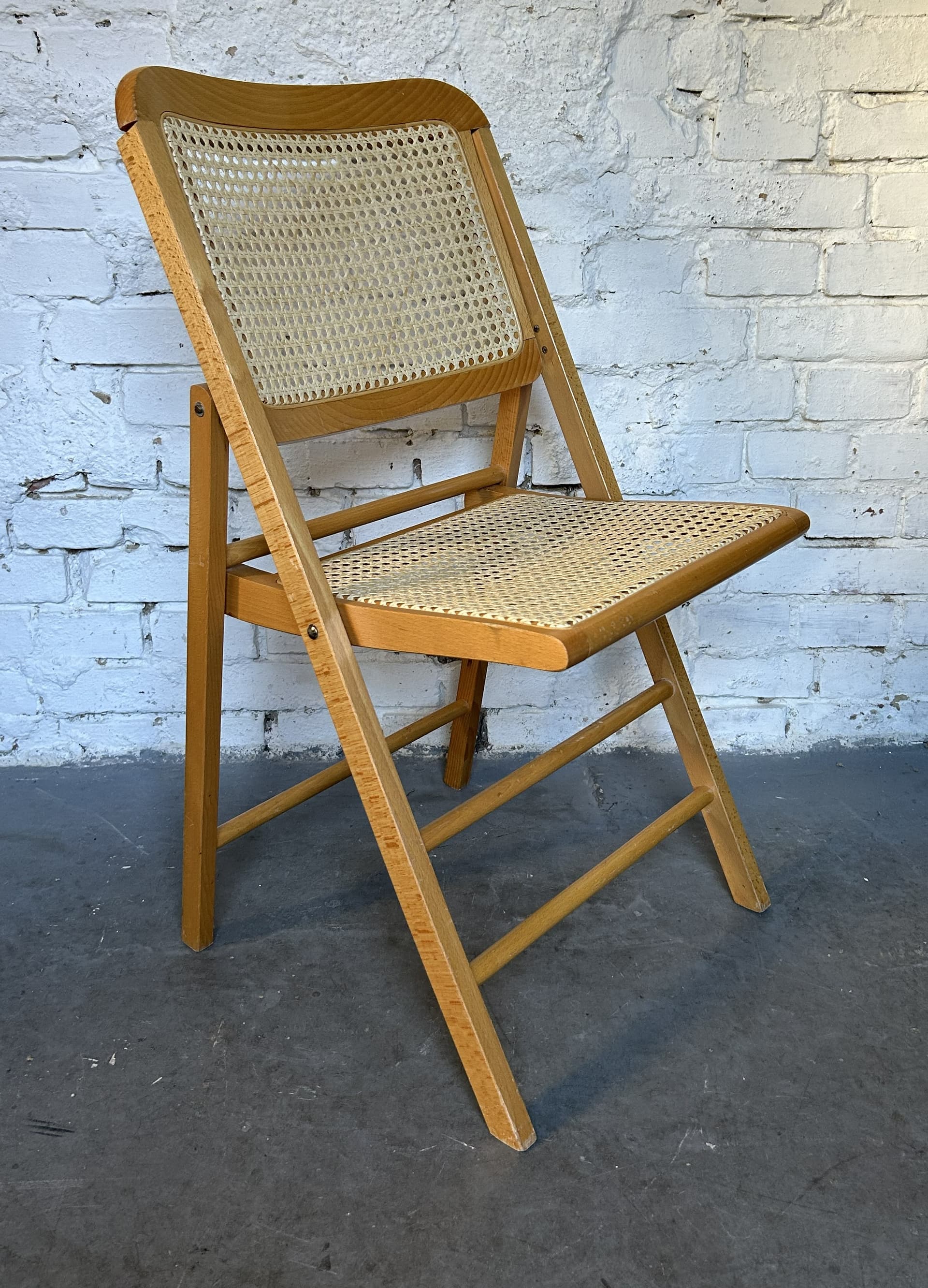 Krzesło składane, buk brązowy, rattan beżowy, lata 70. - 399183