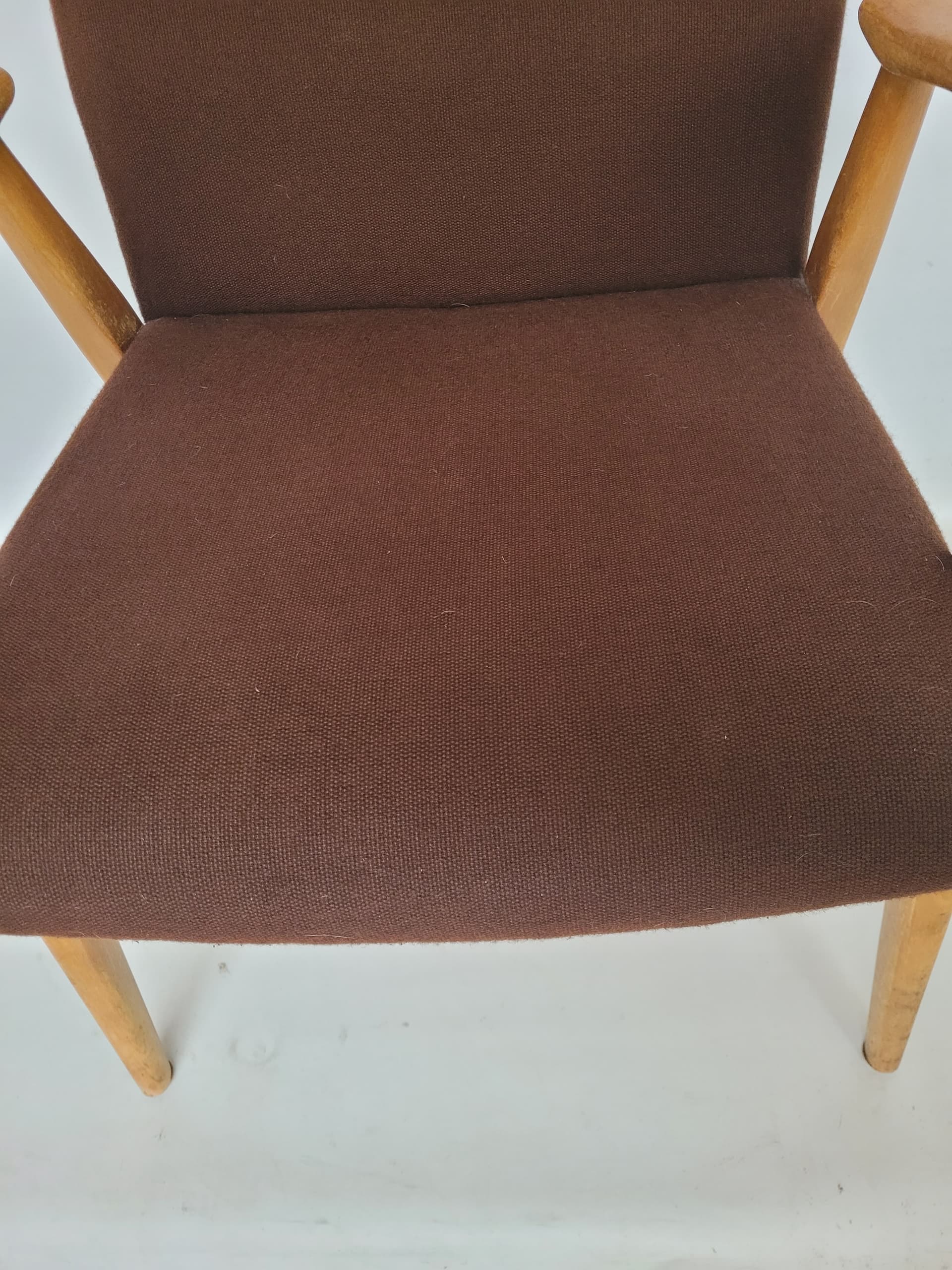 Fotel, brązowy, tkanina, drewno, lata 60. - 399351
