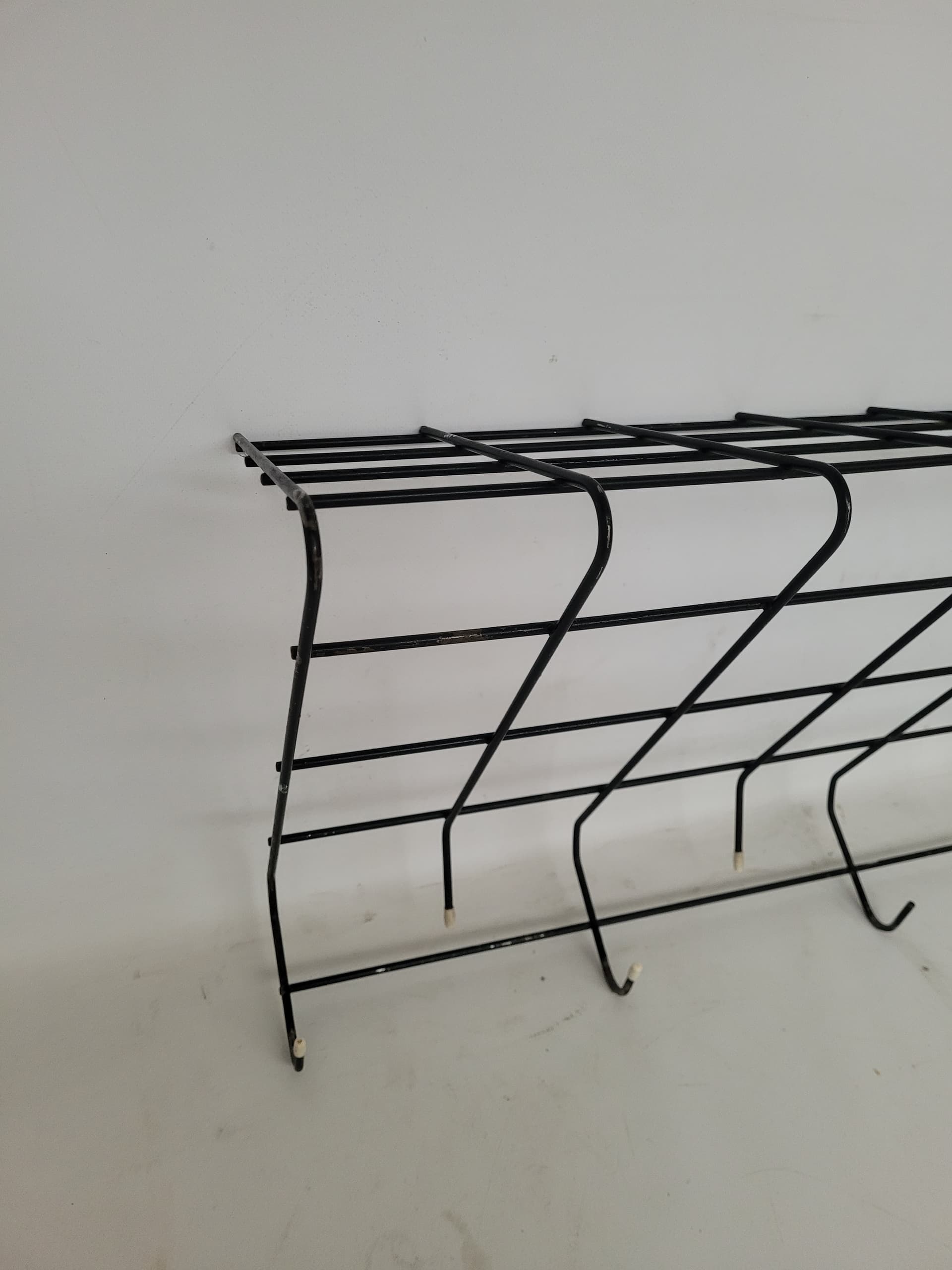 Wall-mounted coat rack String, black metal, white plastic, 1960s - 399369