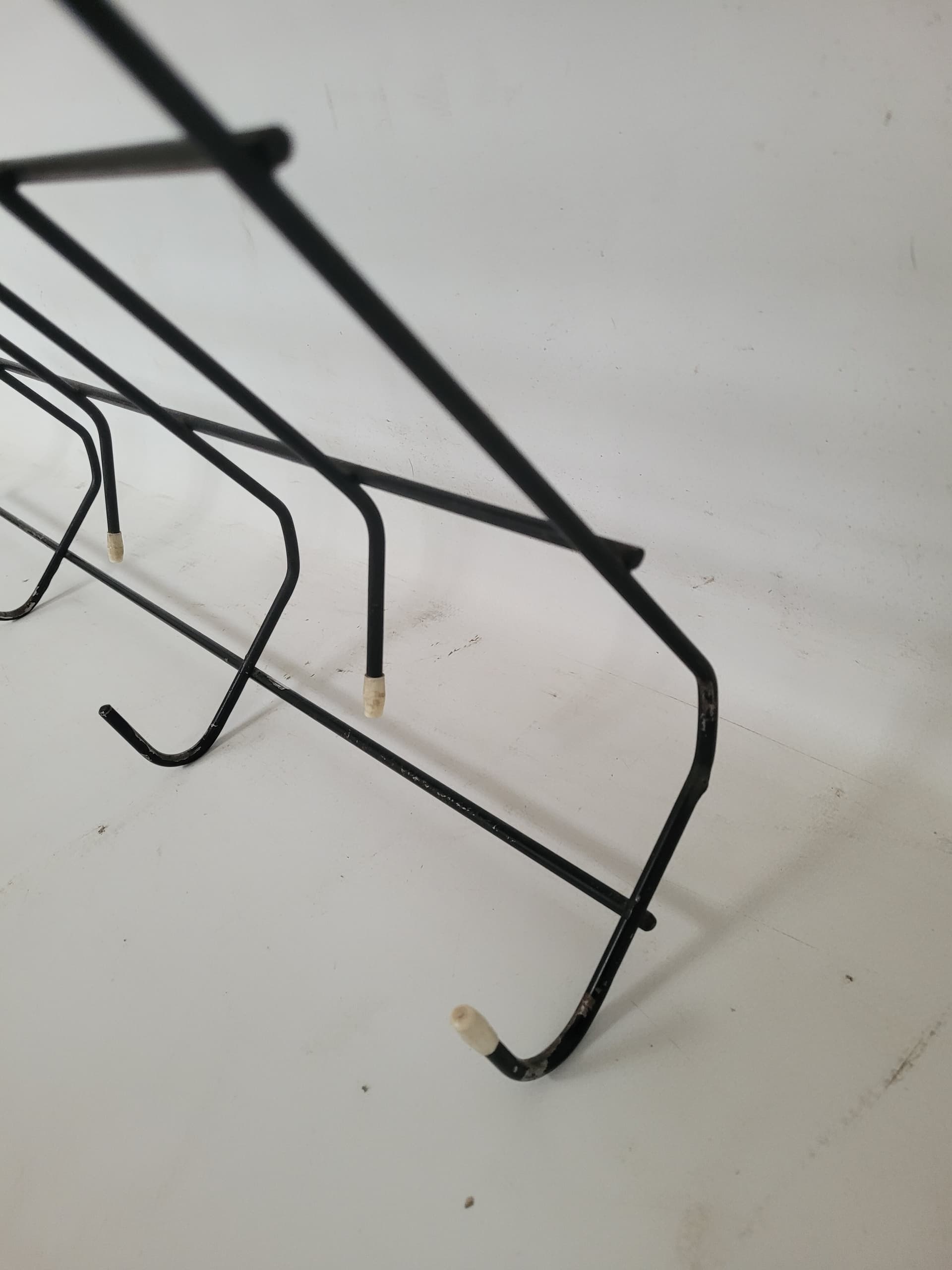 Wall-mounted coat rack String, black metal, white plastic, 1960s - 399364