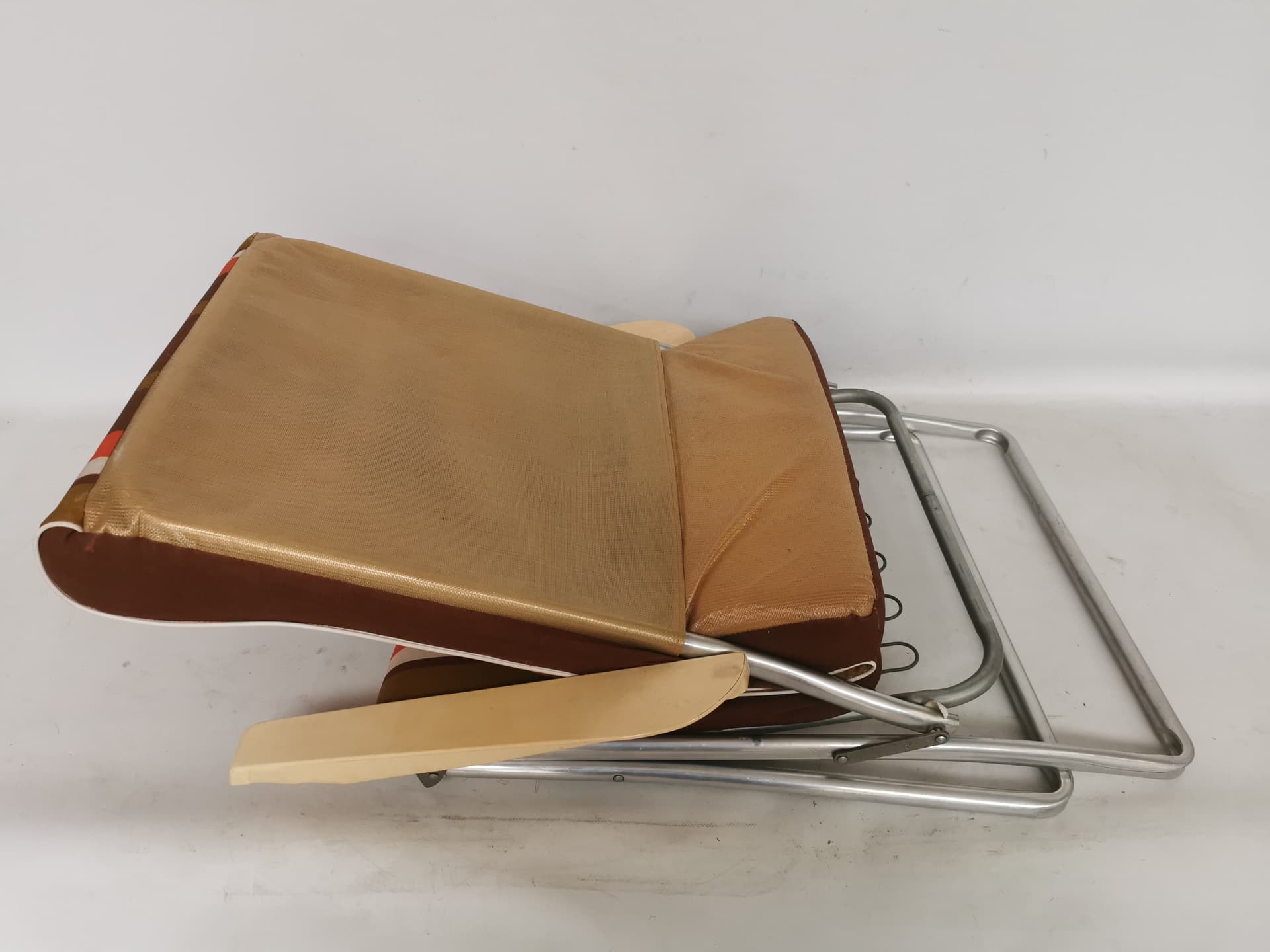 Leżak ogrodowy, tkanina brązowy pomarańczowy beżowy, metal, drewno, Niemcy, lata 60. - 399519