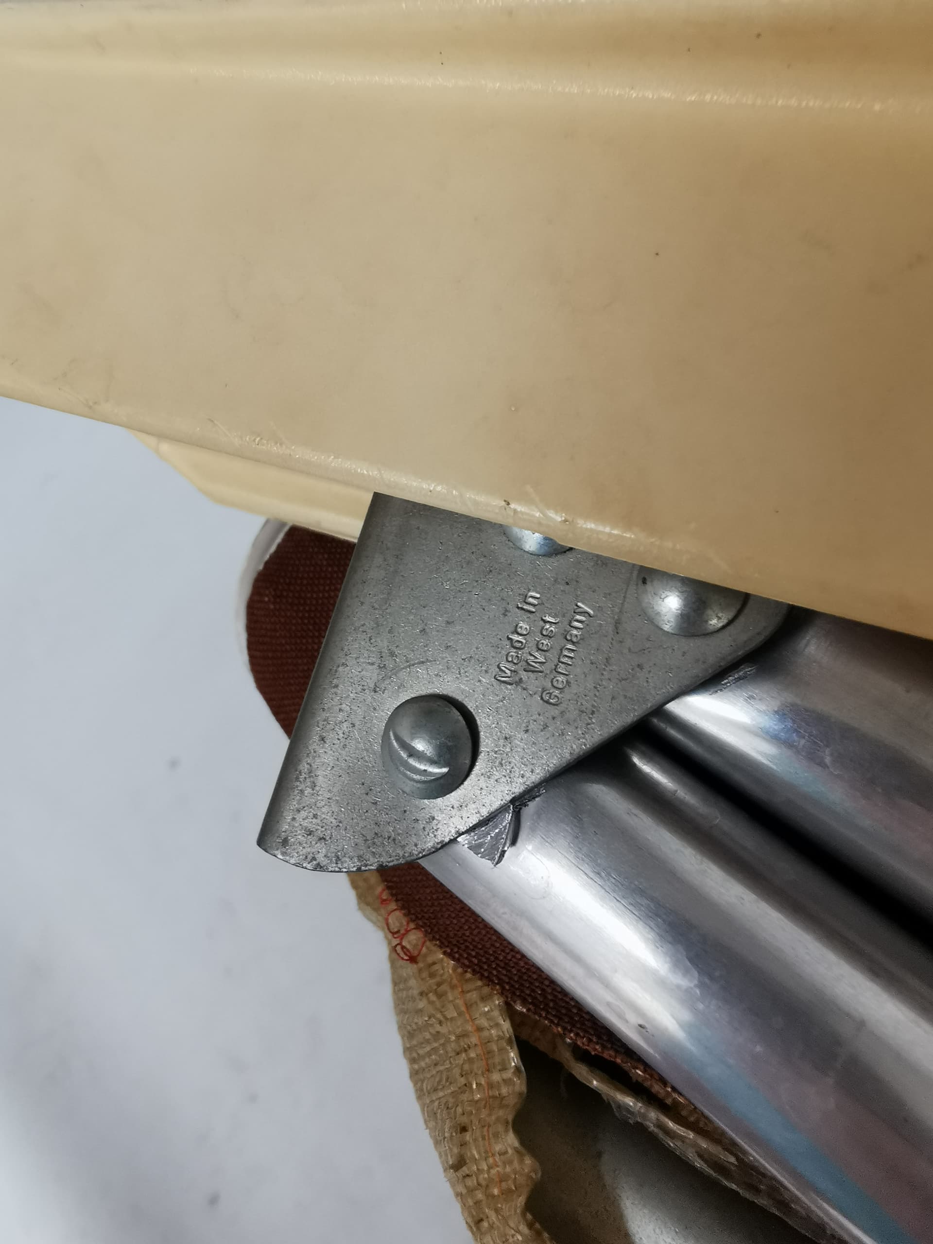 Leżak ogrodowy, tkanina brązowy pomarańczowy beżowy, metal, drewno, Niemcy, lata 60. - 399521