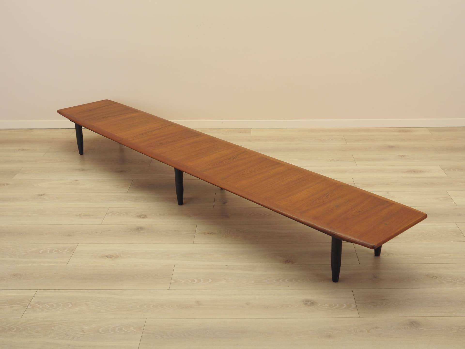 Sideboard lowboard, teak brązowy, nogi czarne, Dania, lata 70. - 399576